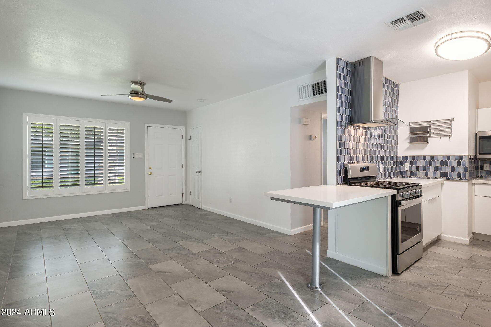 512 E Roanoke Avenue 6