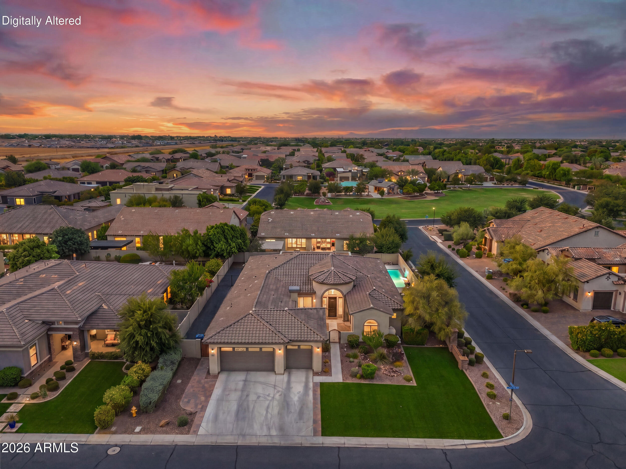 2538 E RAVENSWOOD Drive
