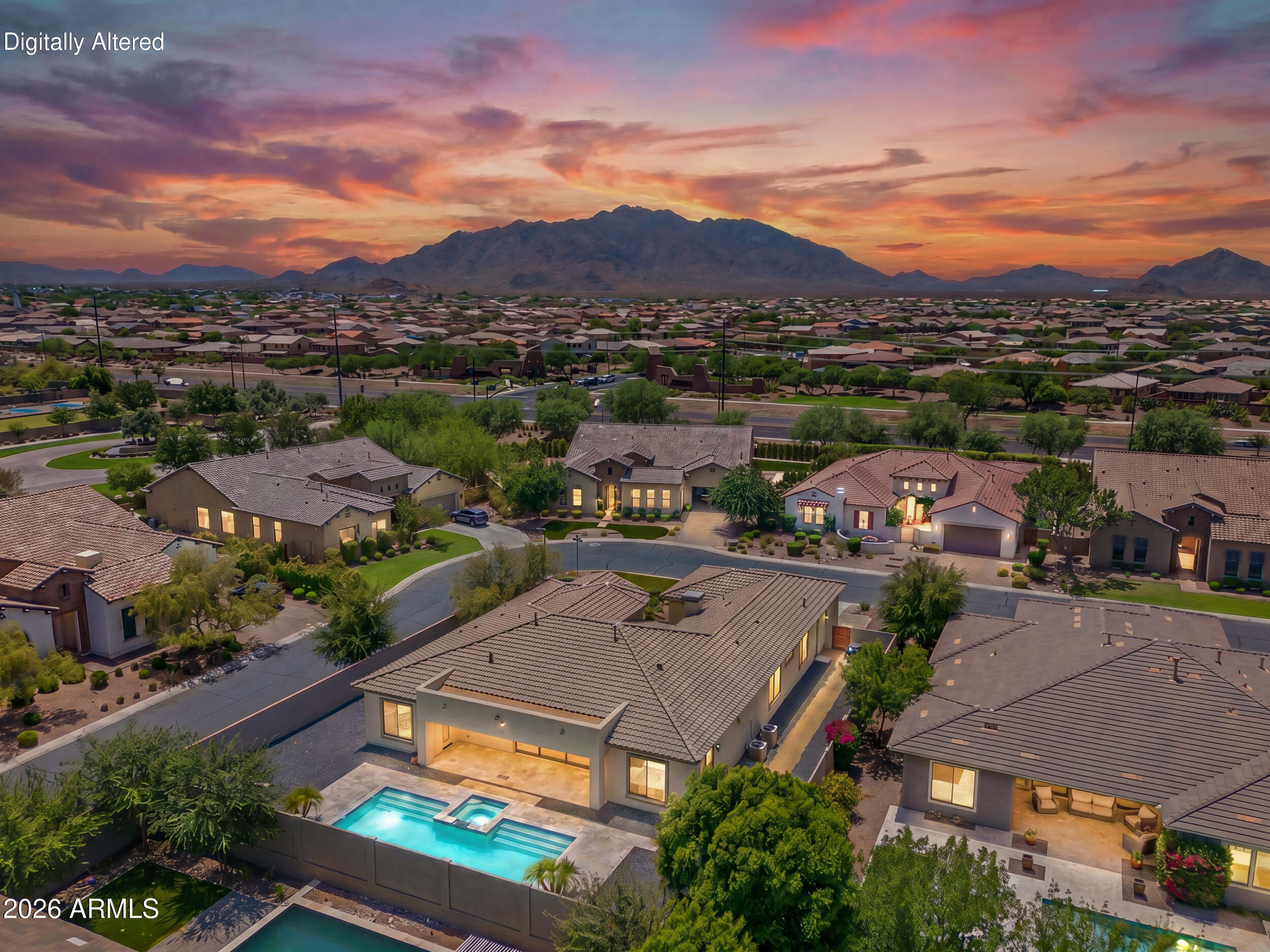 2538 E RAVENSWOOD Drive