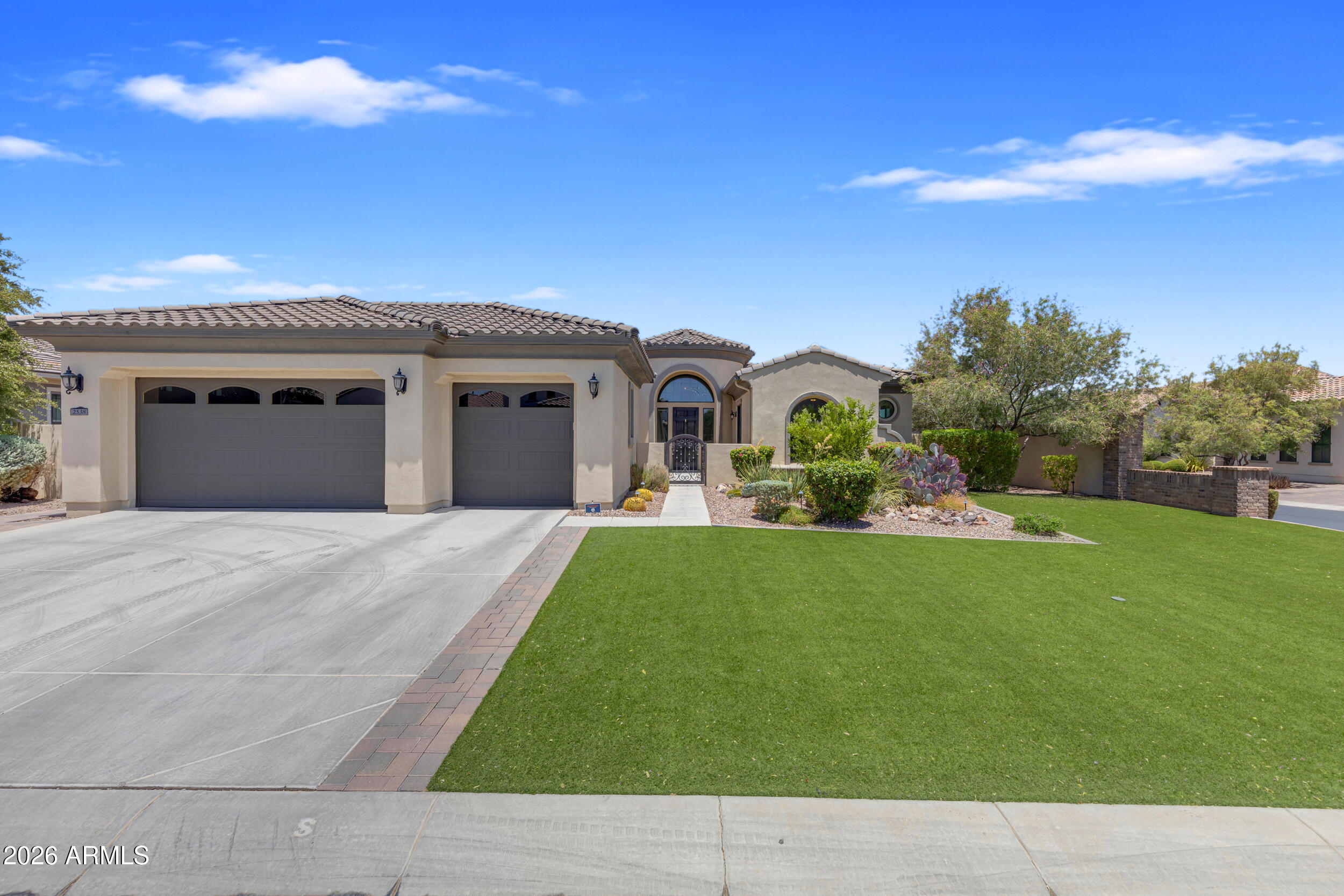 2538 E RAVENSWOOD Drive