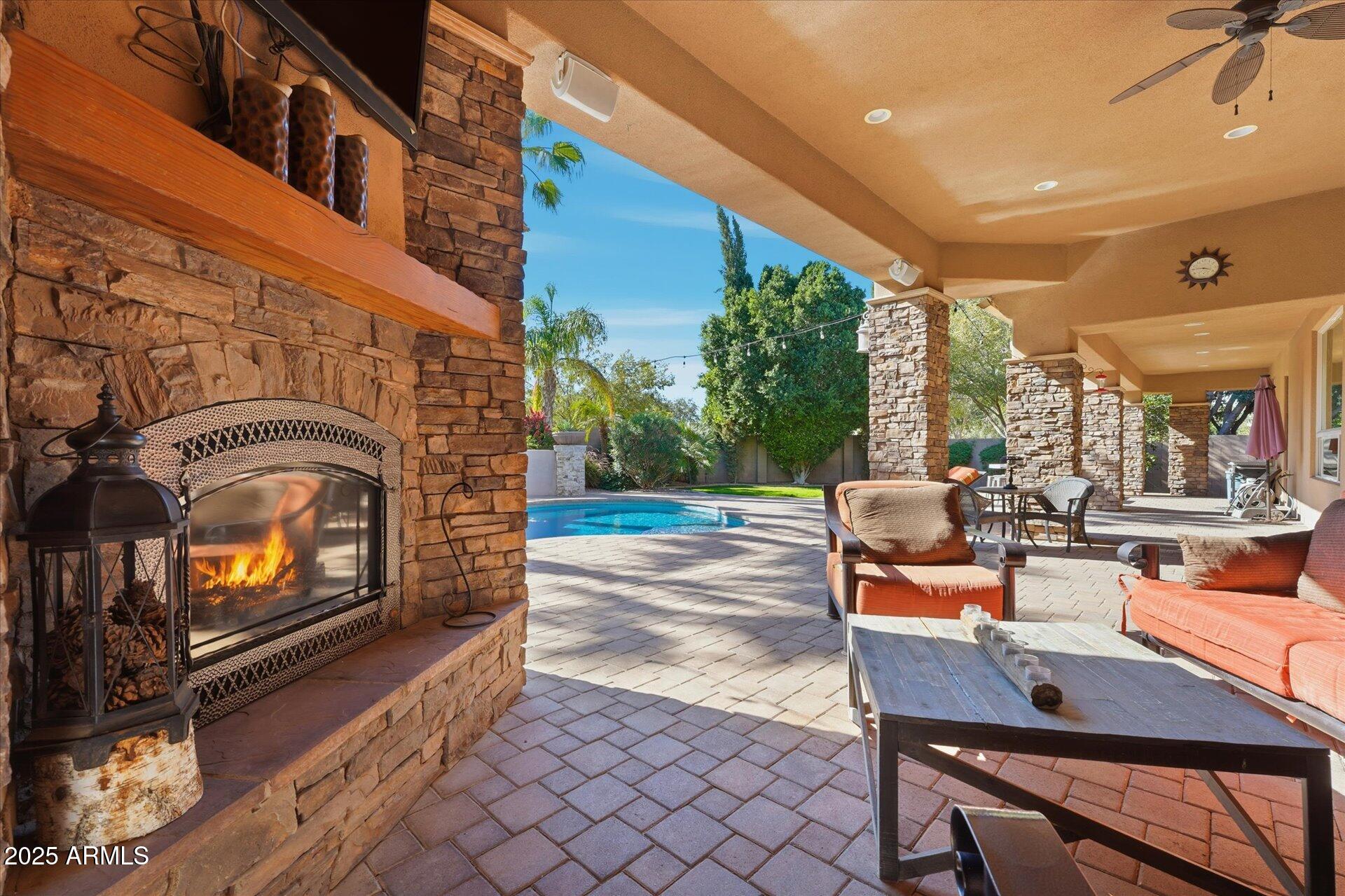 WHITEWING AT HIGLEY - Residential