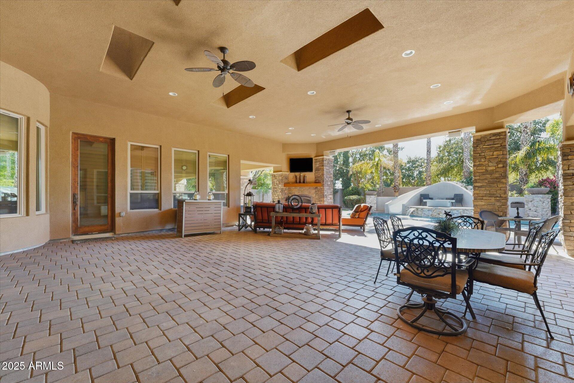 WHITEWING AT HIGLEY - Residential
