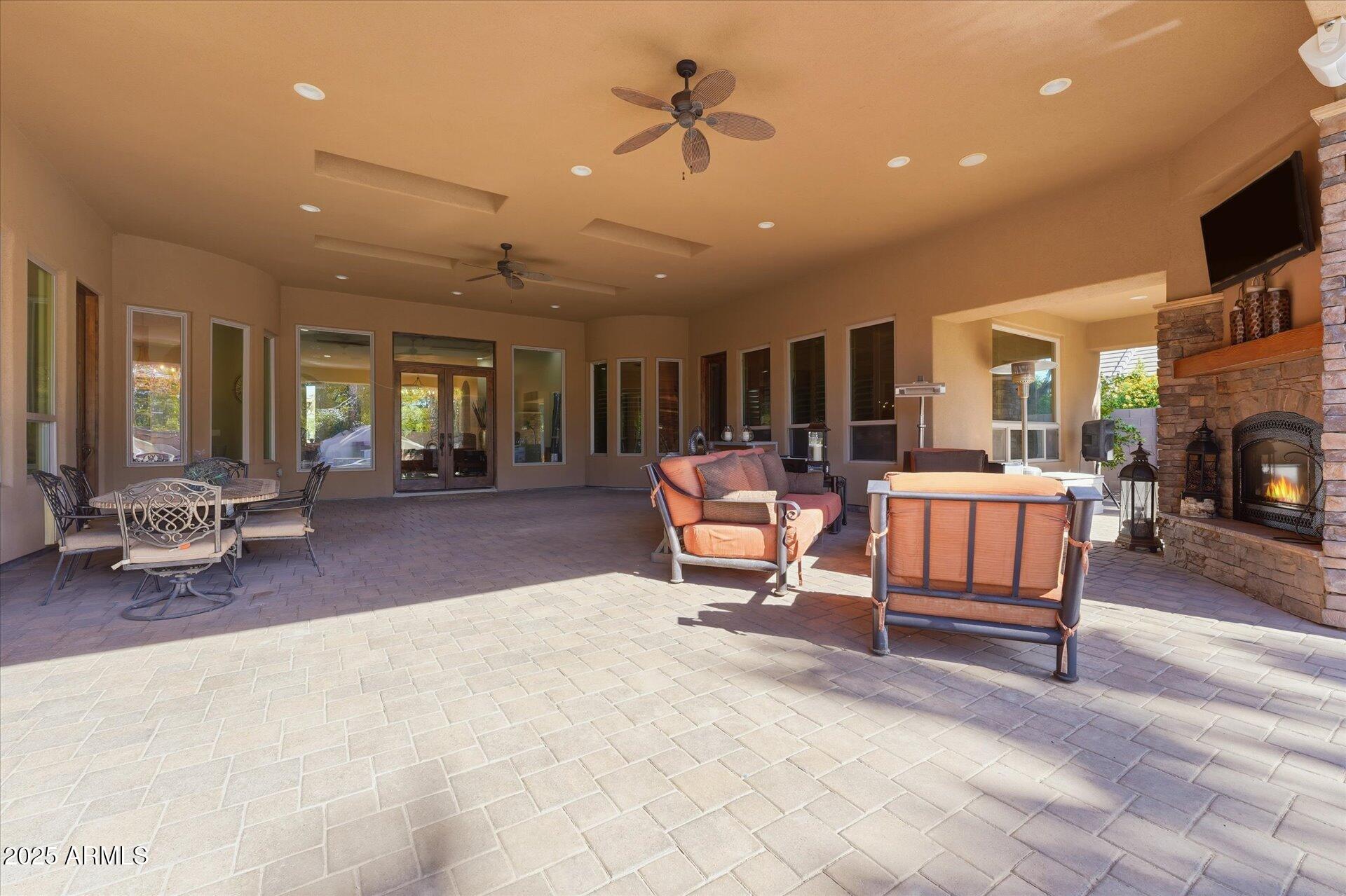 WHITEWING AT HIGLEY - Residential