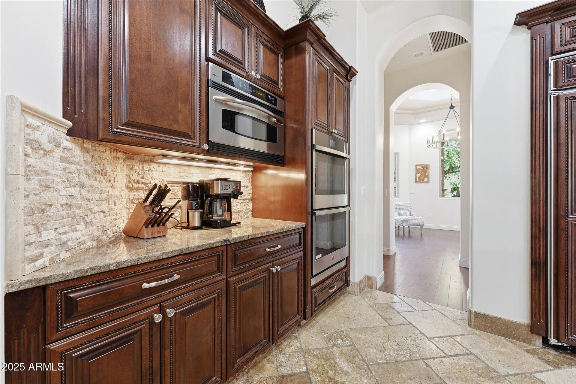 WHITEWING AT HIGLEY - Residential