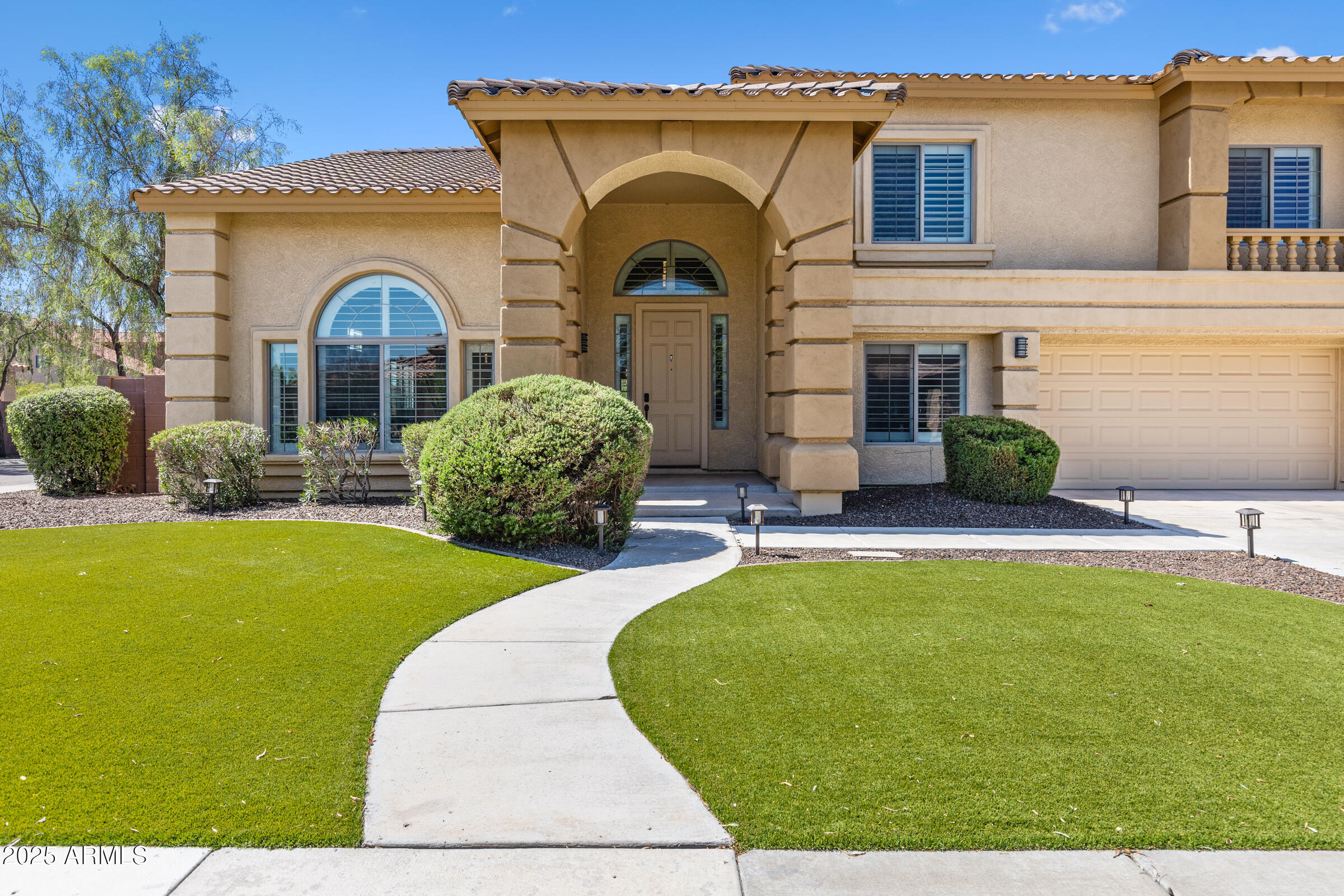 2409 W QUAIL TRACK Drive