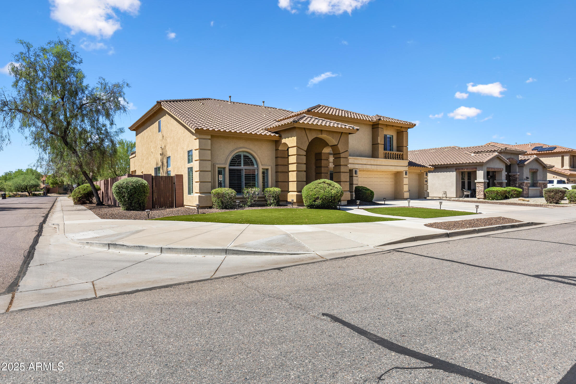 2409 W QUAIL TRACK Drive
