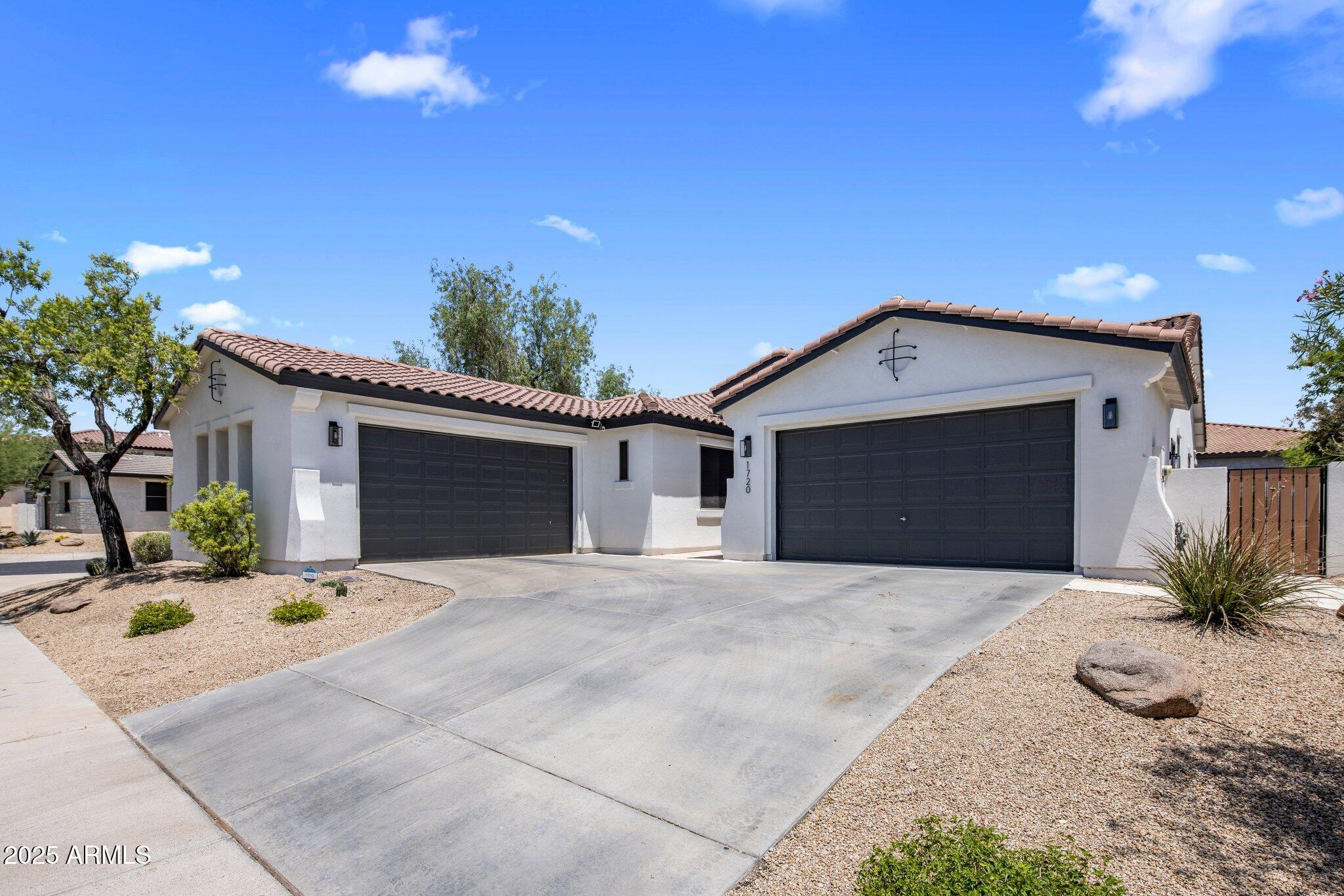 1720 W ALOE VERA Drive