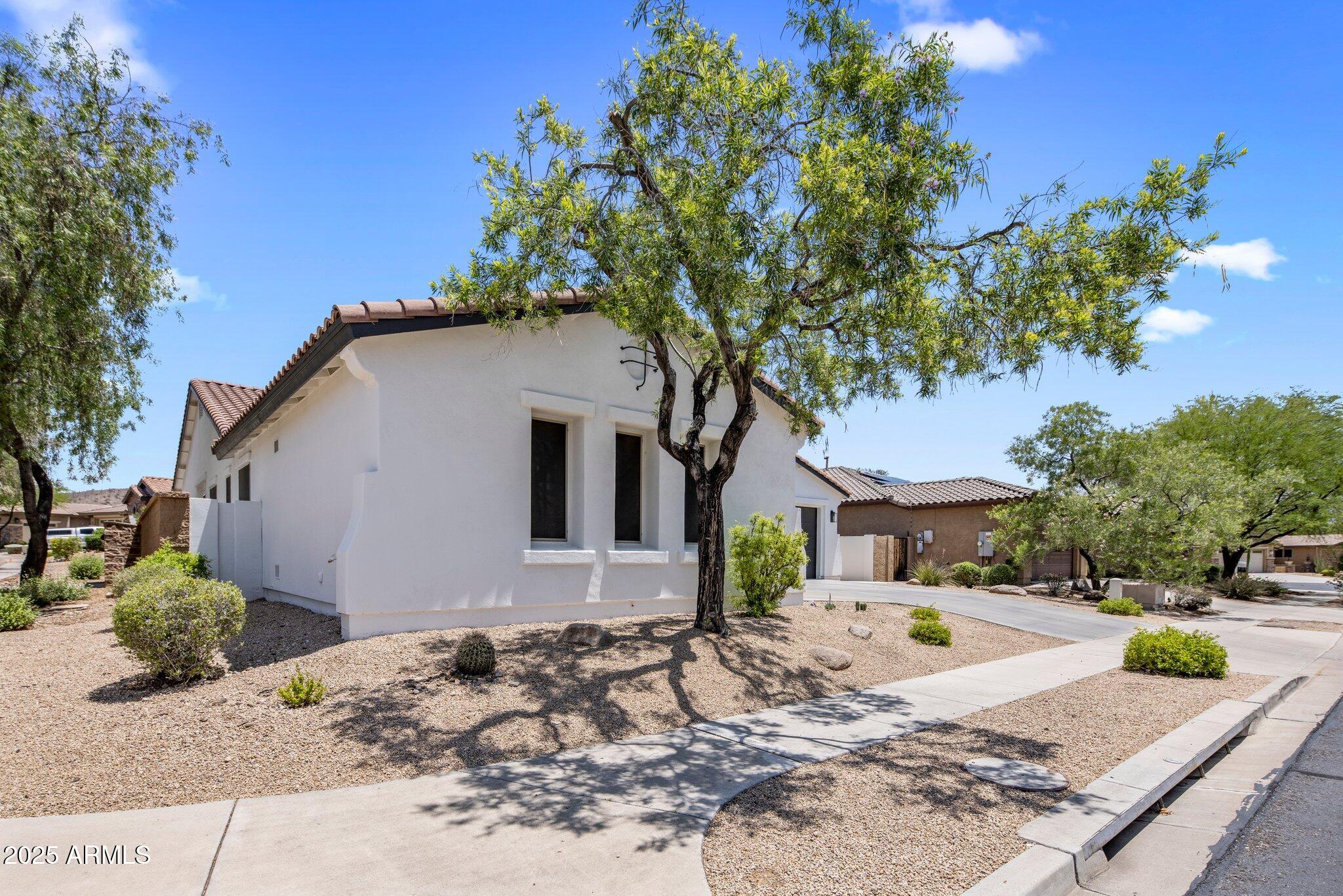 1720 W ALOE VERA Drive