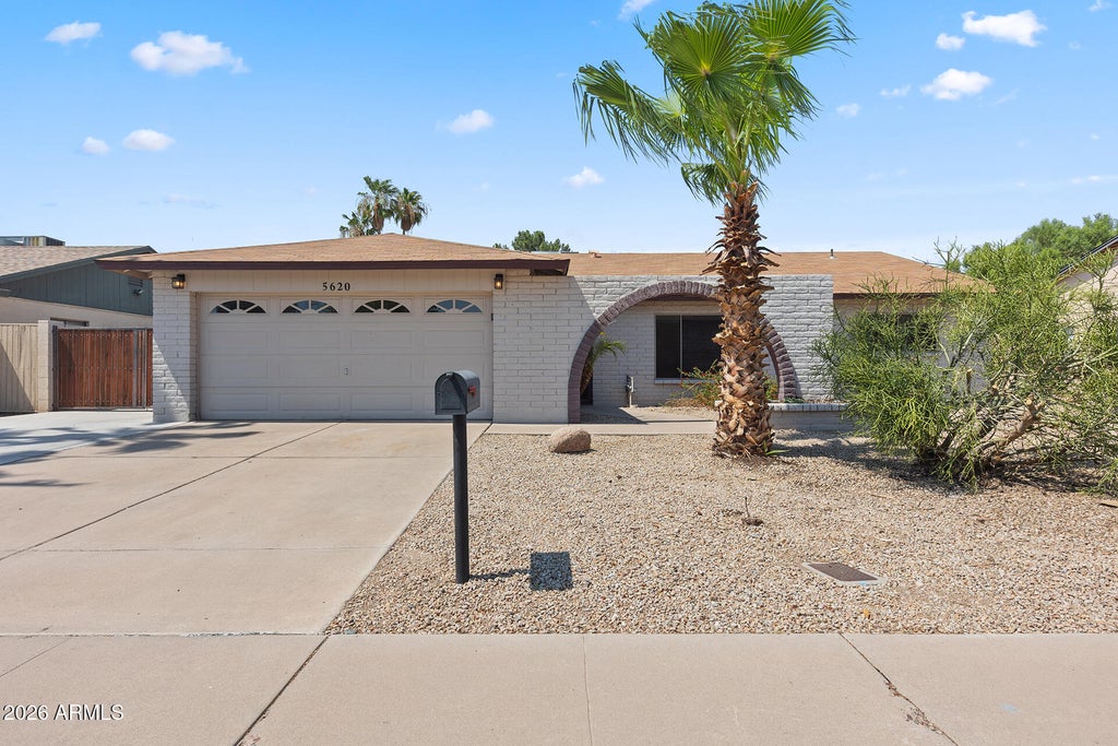 Photo of 5620 W Hearn Road, Glendale, AZ 85306 (MLS # 7052061)
