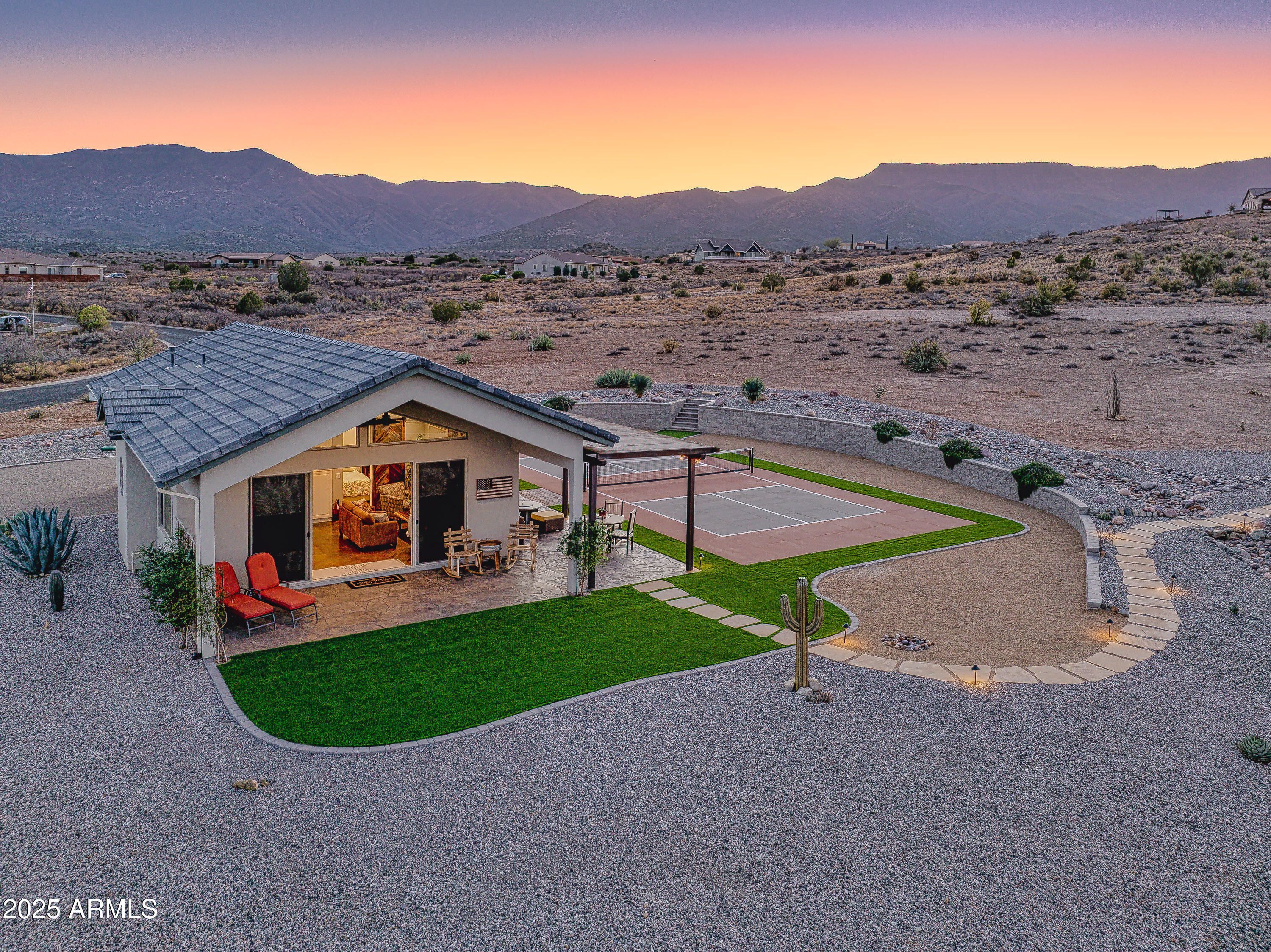 1385 E PARTRIDGE Court