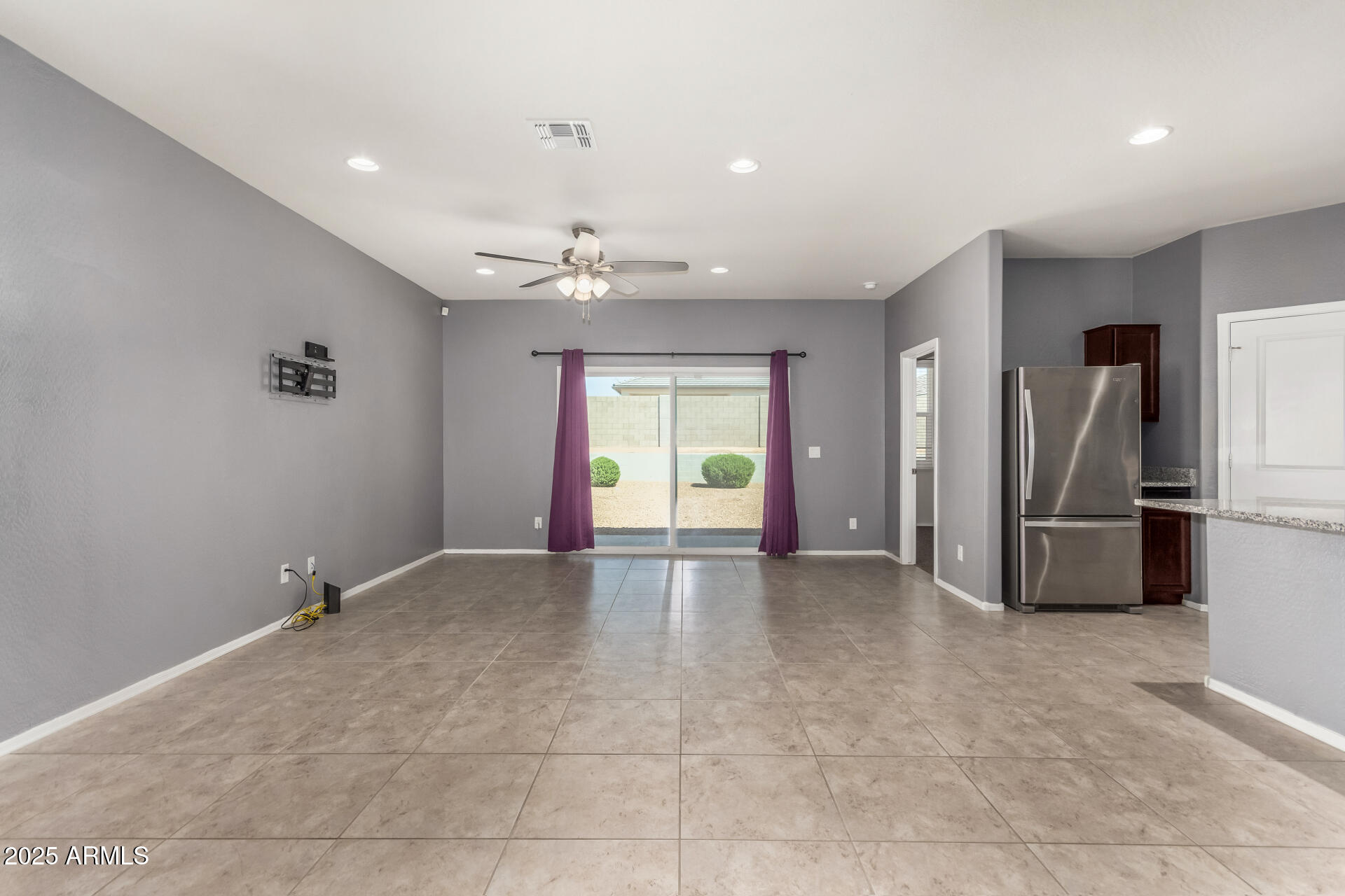 1080 W PARADISE Place