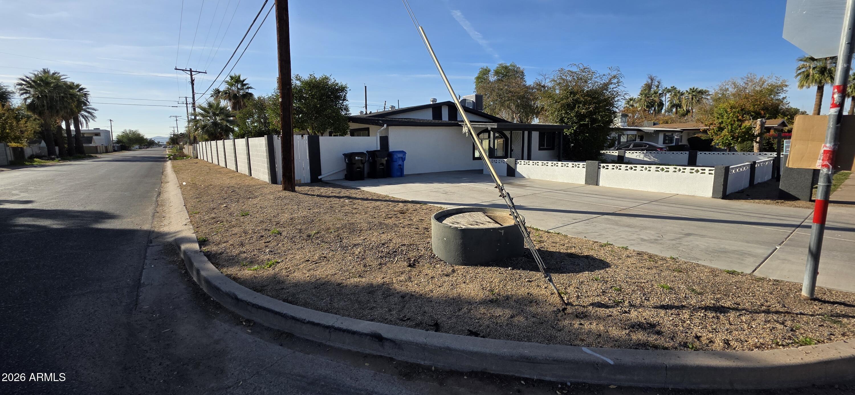 3347 E WINDSOR Avenue