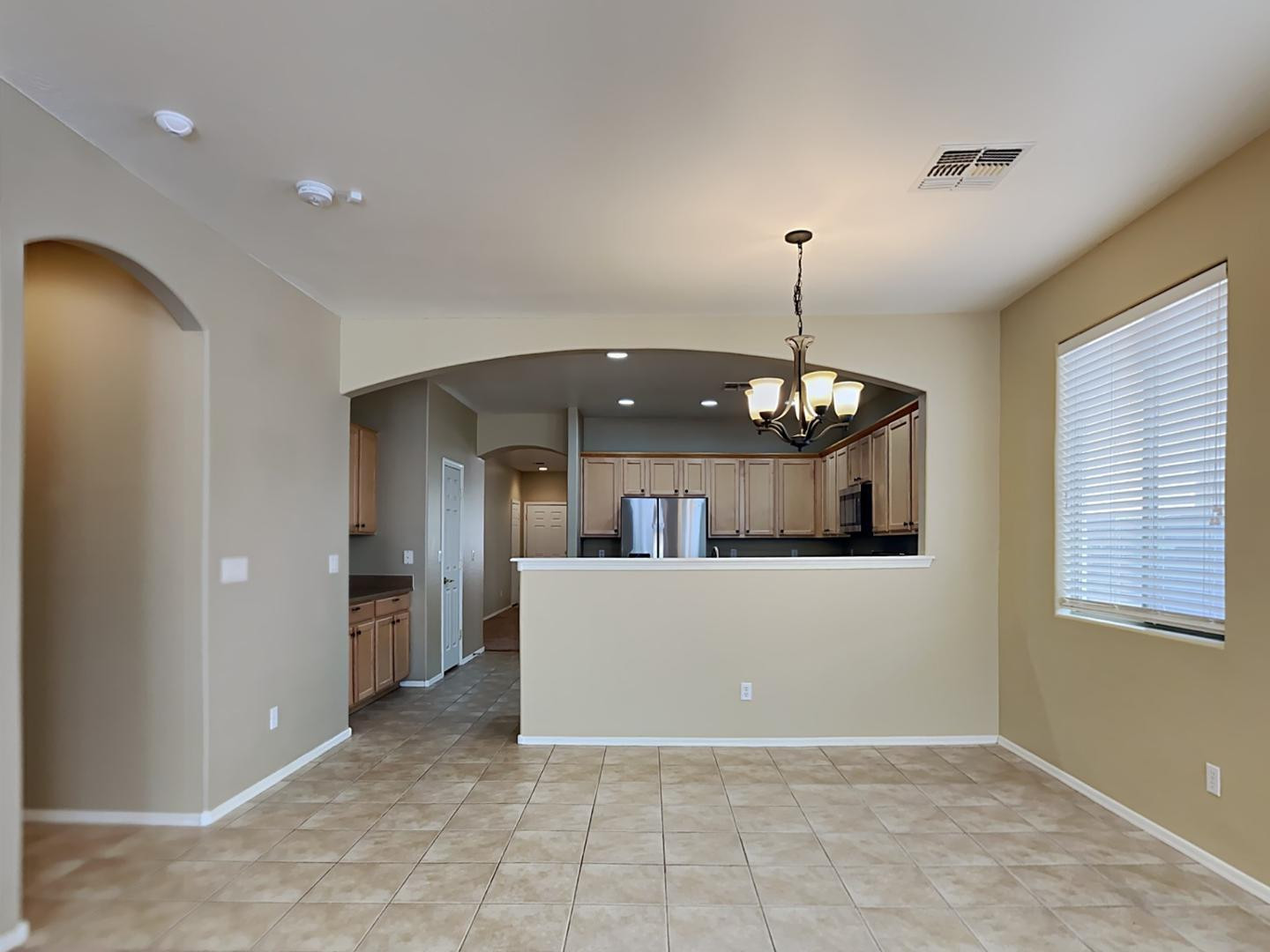 991 E SADDLEBACK Place