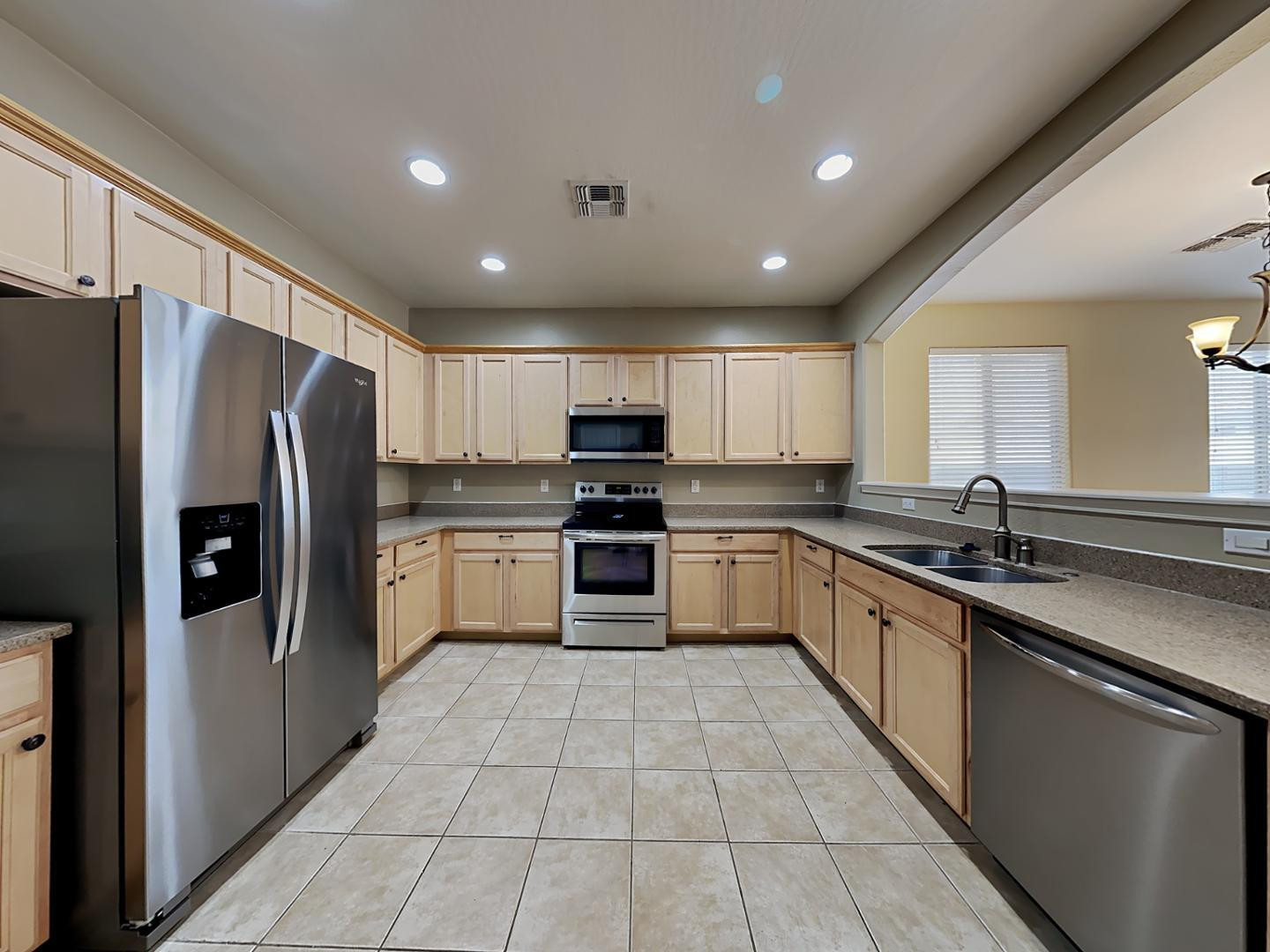 991 E SADDLEBACK Place