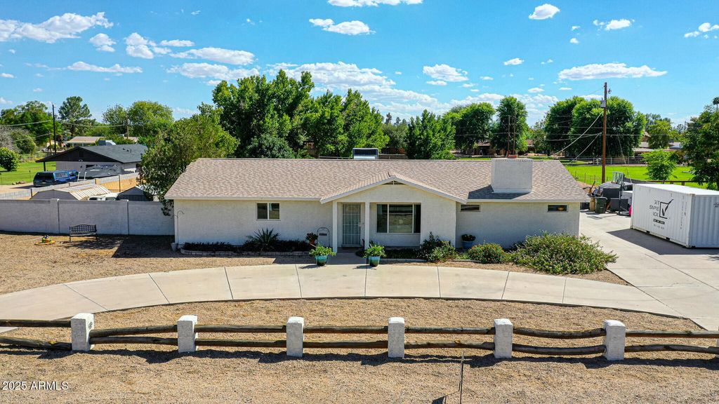 Photo of 7025 W Country Gables Drive, Peoria, AZ 85381 (MLS # 6917810)