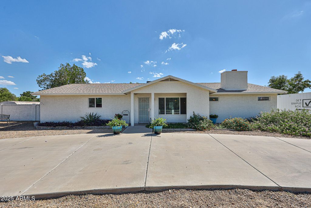 Photo of 7025 W Country Gables Drive, Peoria, AZ 85381 (MLS # 6917810)