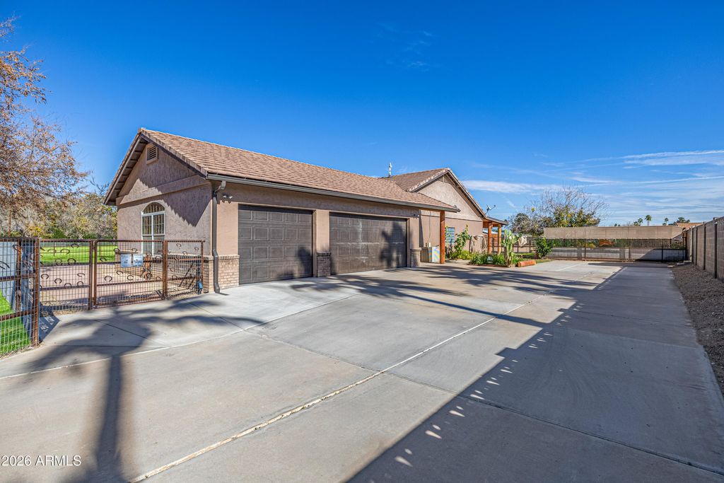 Photo of 1657 S Vine Street, Chandler, AZ 85286 (MLS # 6973918)