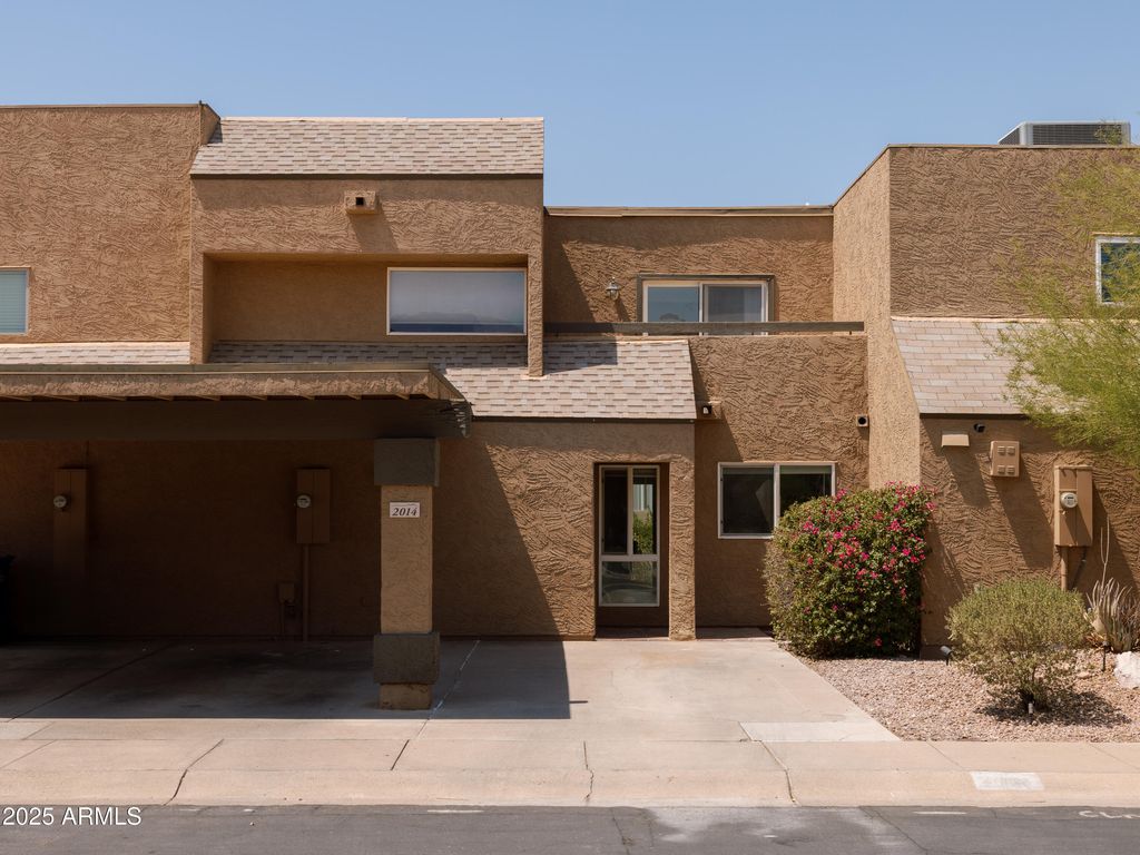 Photo of 2014 N 51st Way, Phoenix, AZ 85008 (MLS # 6974062)