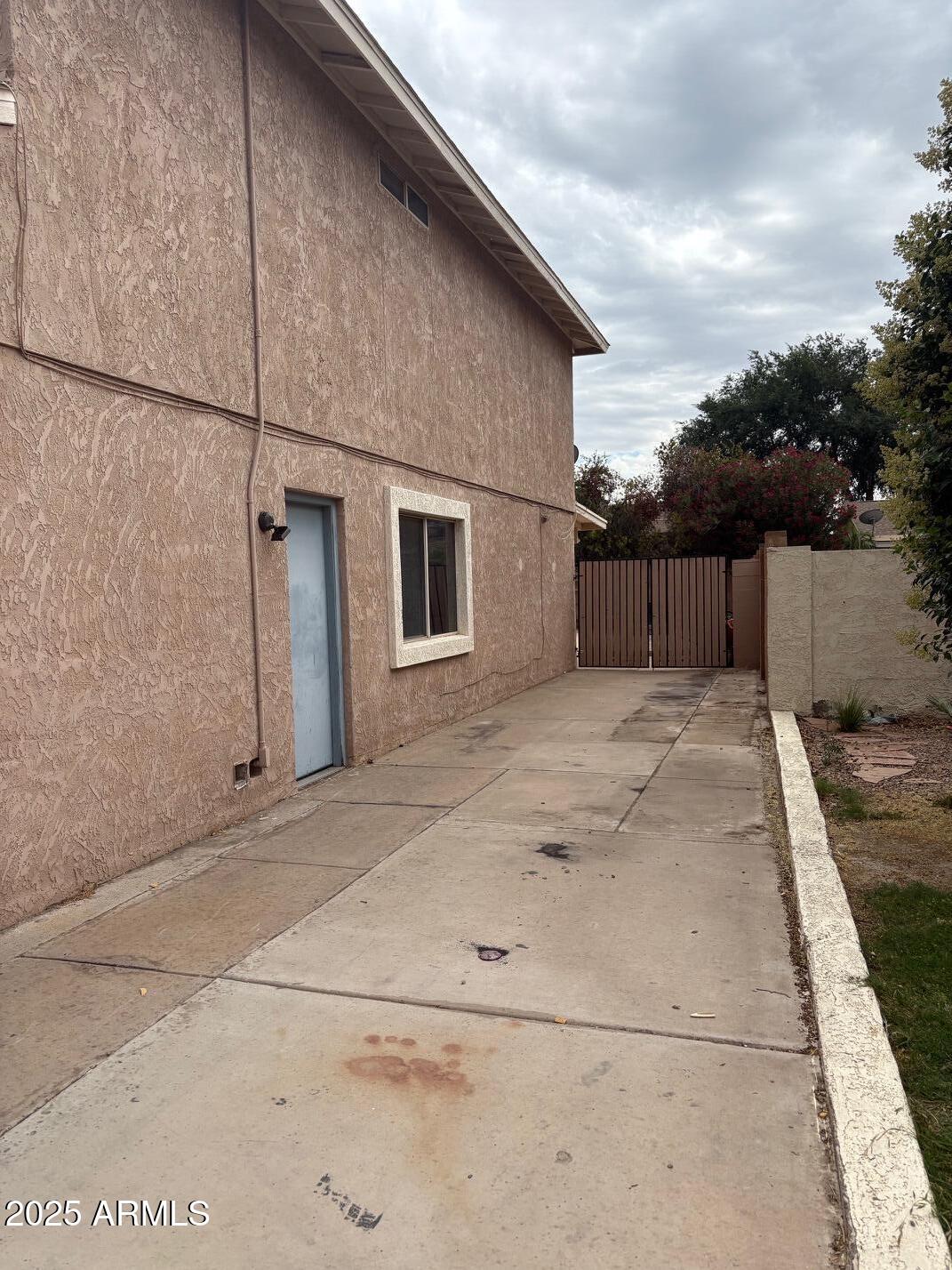 2419 W CROCUS Drive