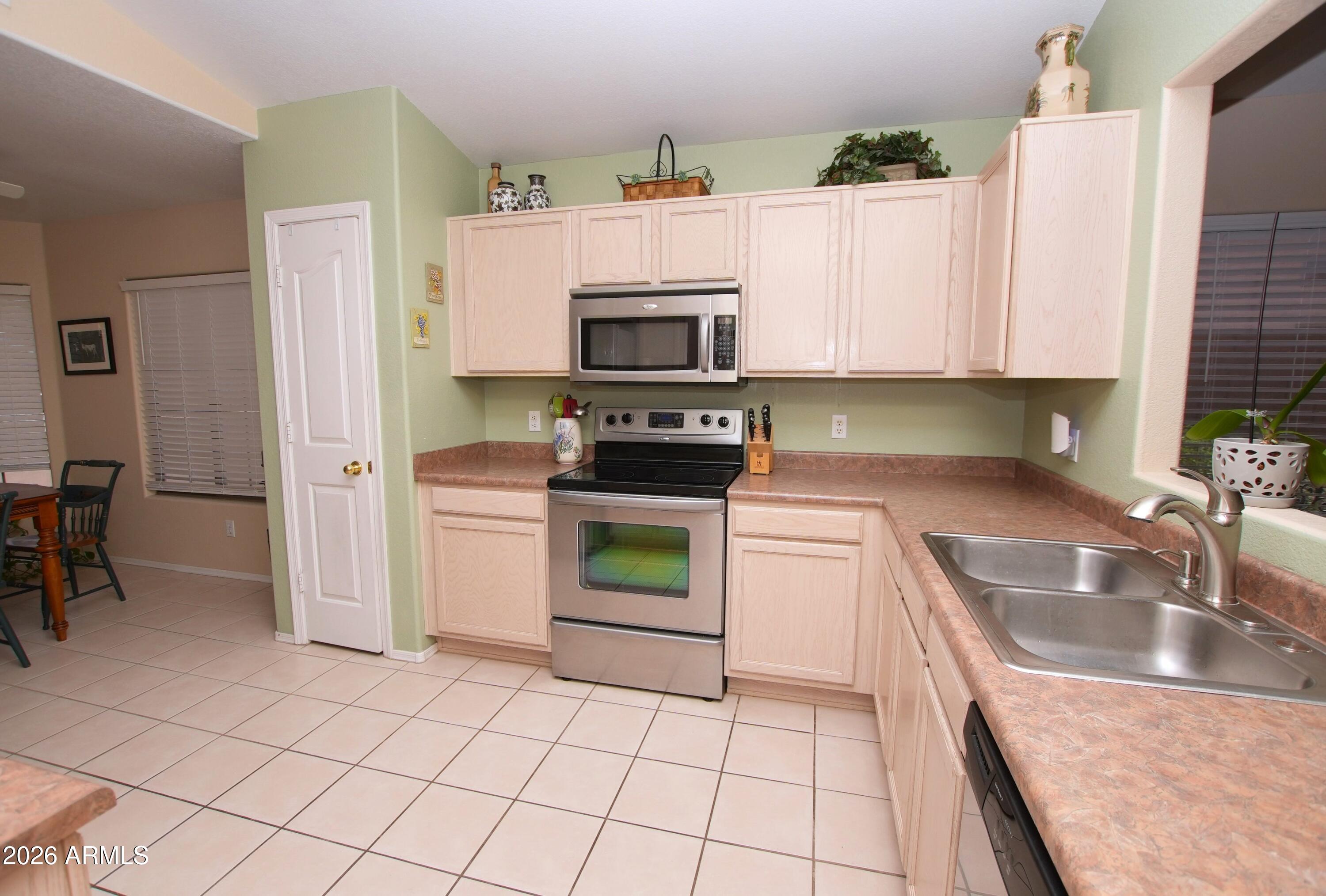 8527 W RUE DE LAMOUR --