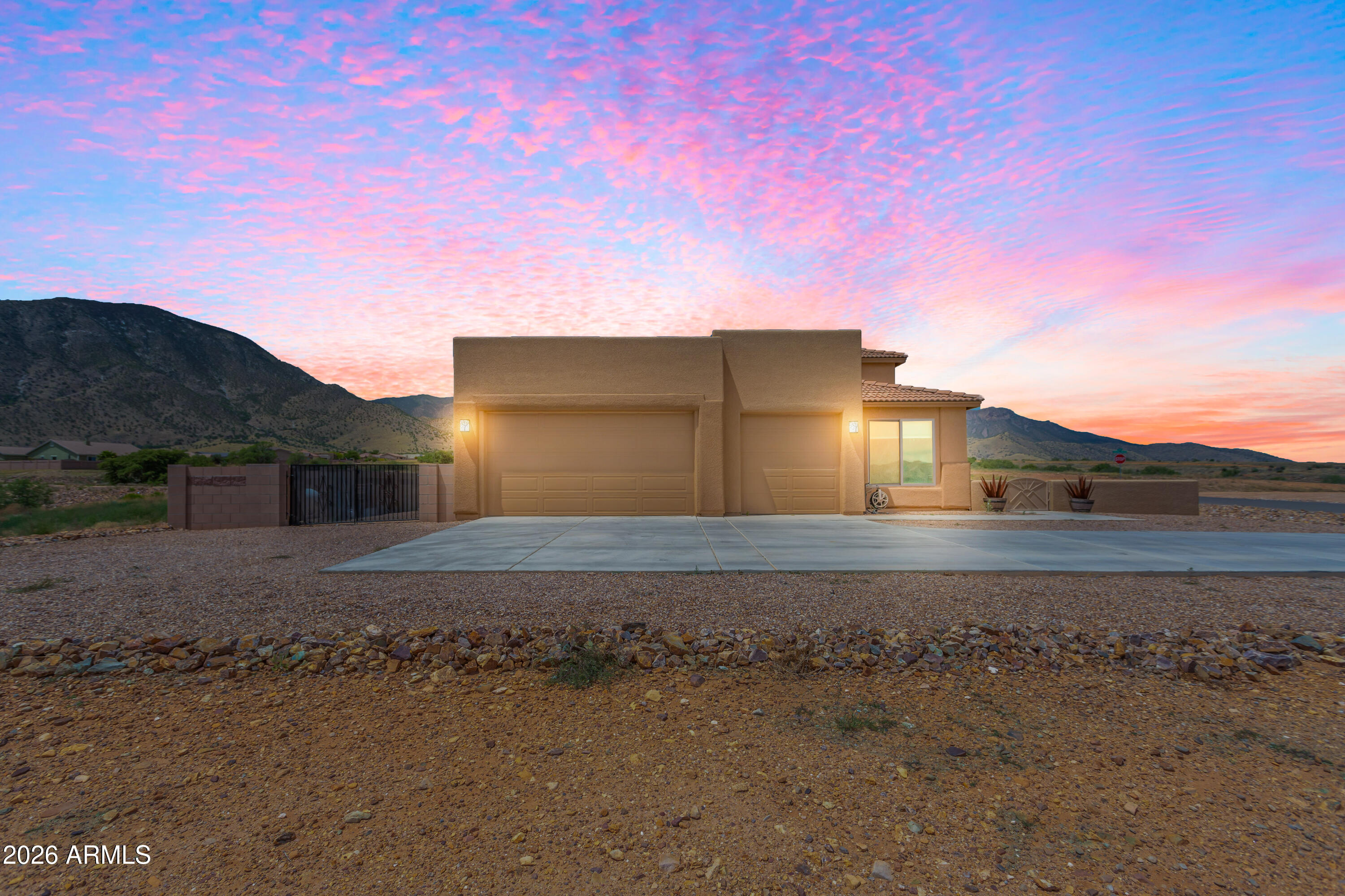 6720 E VAQUERO Circle