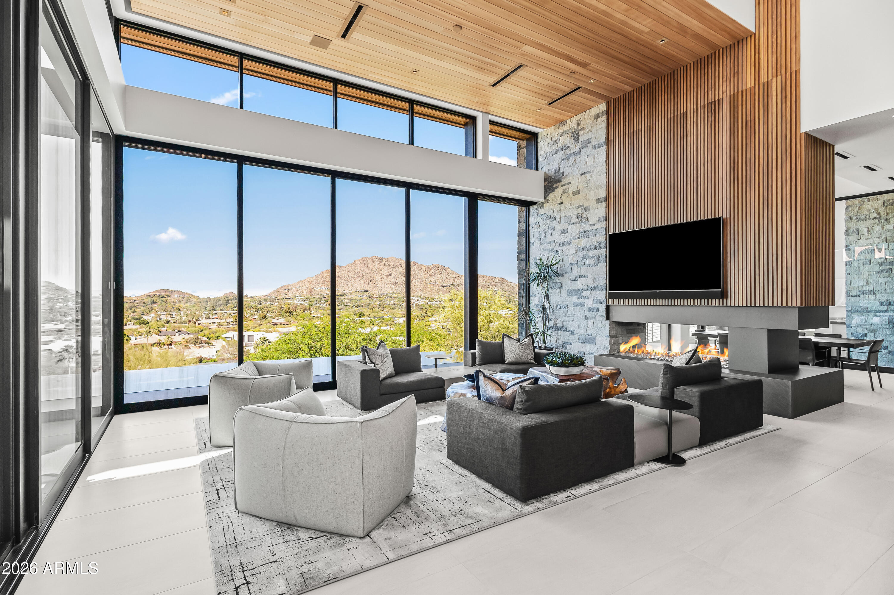 5002 E VALLE VISTA Way