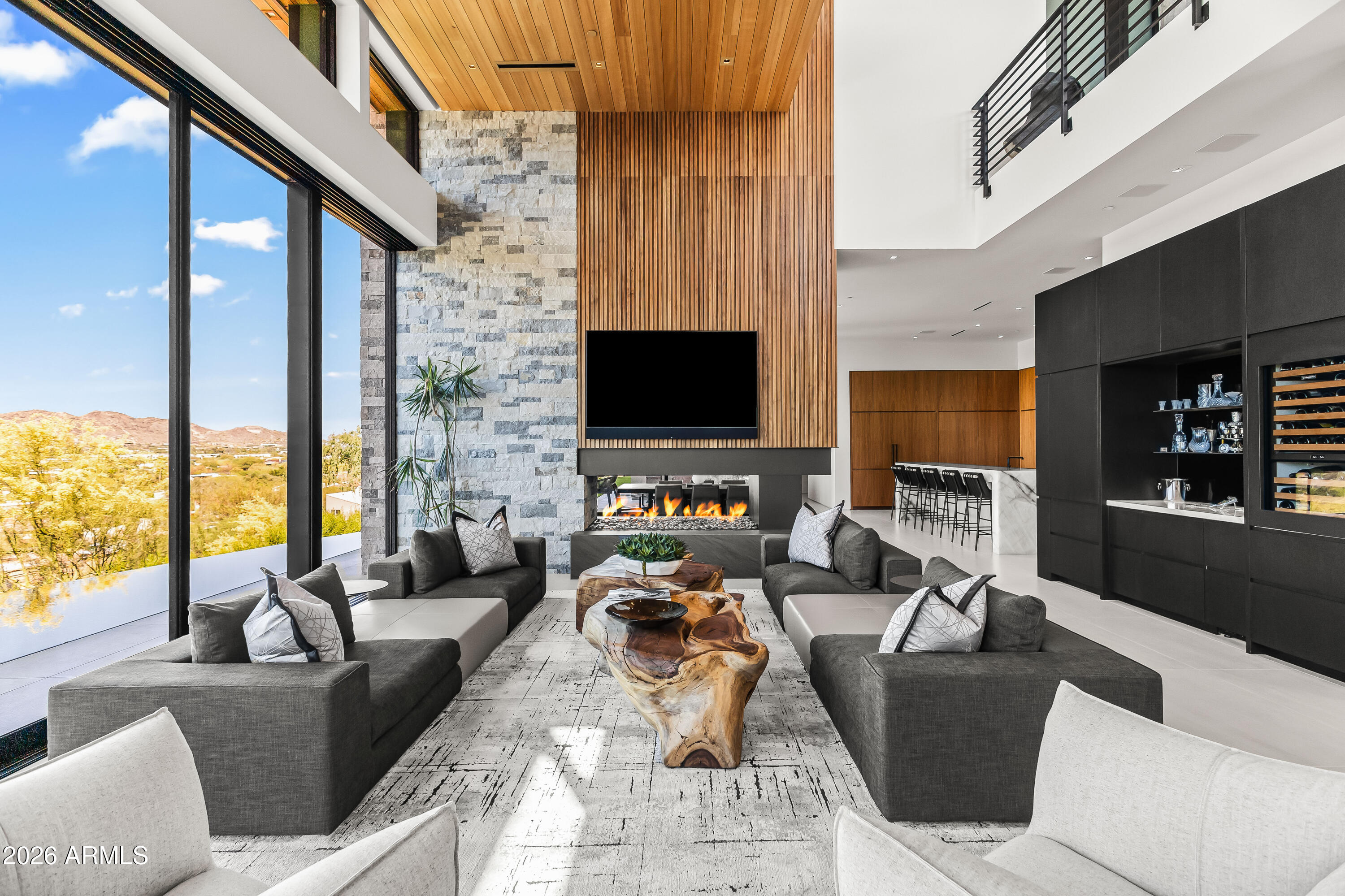 5002 E VALLE VISTA Way