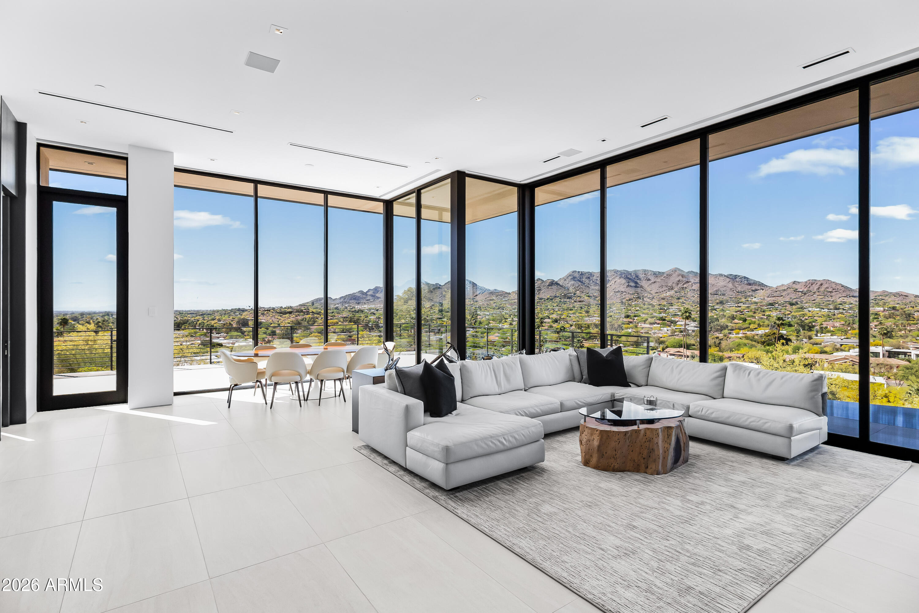 5002 E VALLE VISTA Way