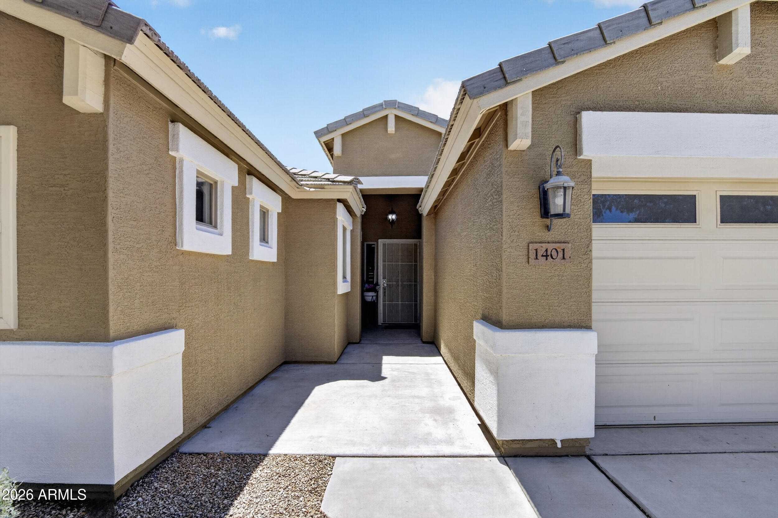1401 E JEANNE Lane