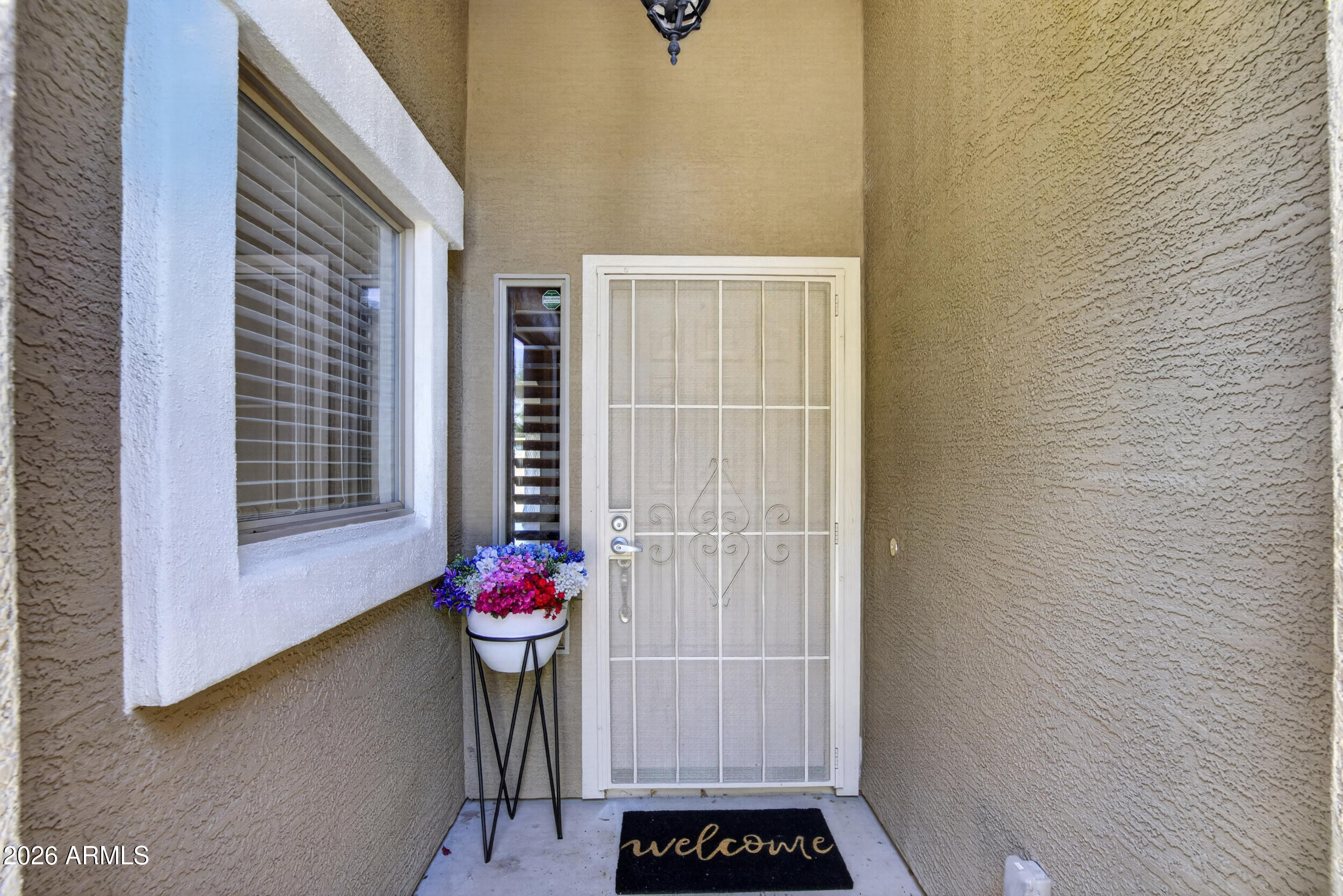 1401 E JEANNE Lane
