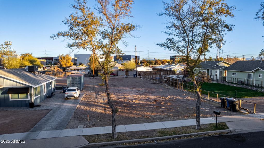 Photo of 130 W Park Avenue #11, Gilbert, AZ 85233 (MLS # 6952977)