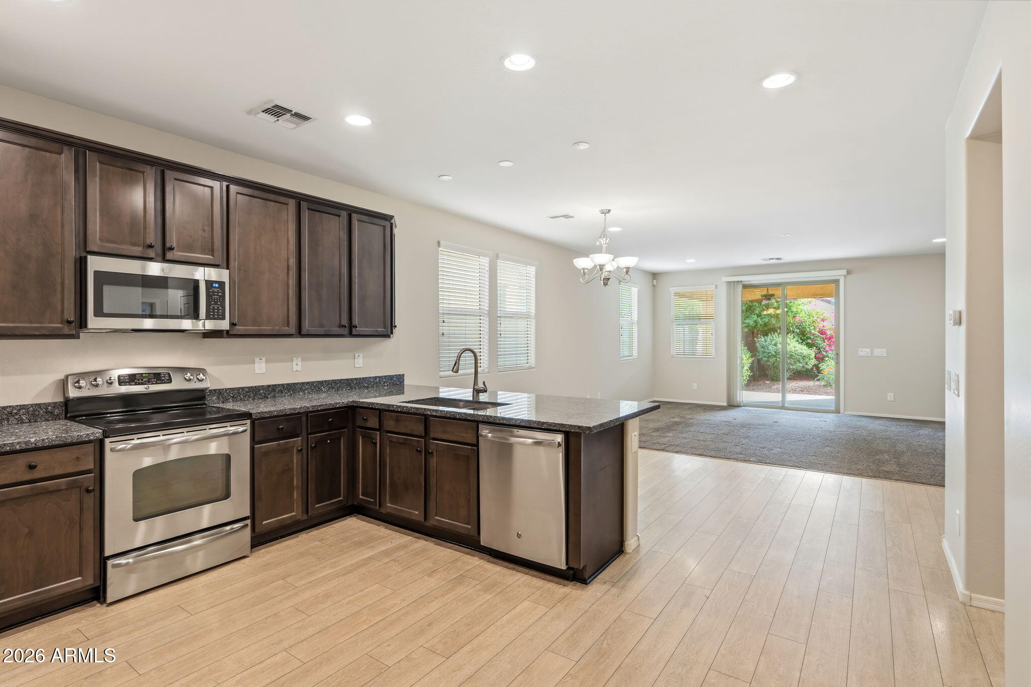 5533 W DESERT HOLLOW Drive