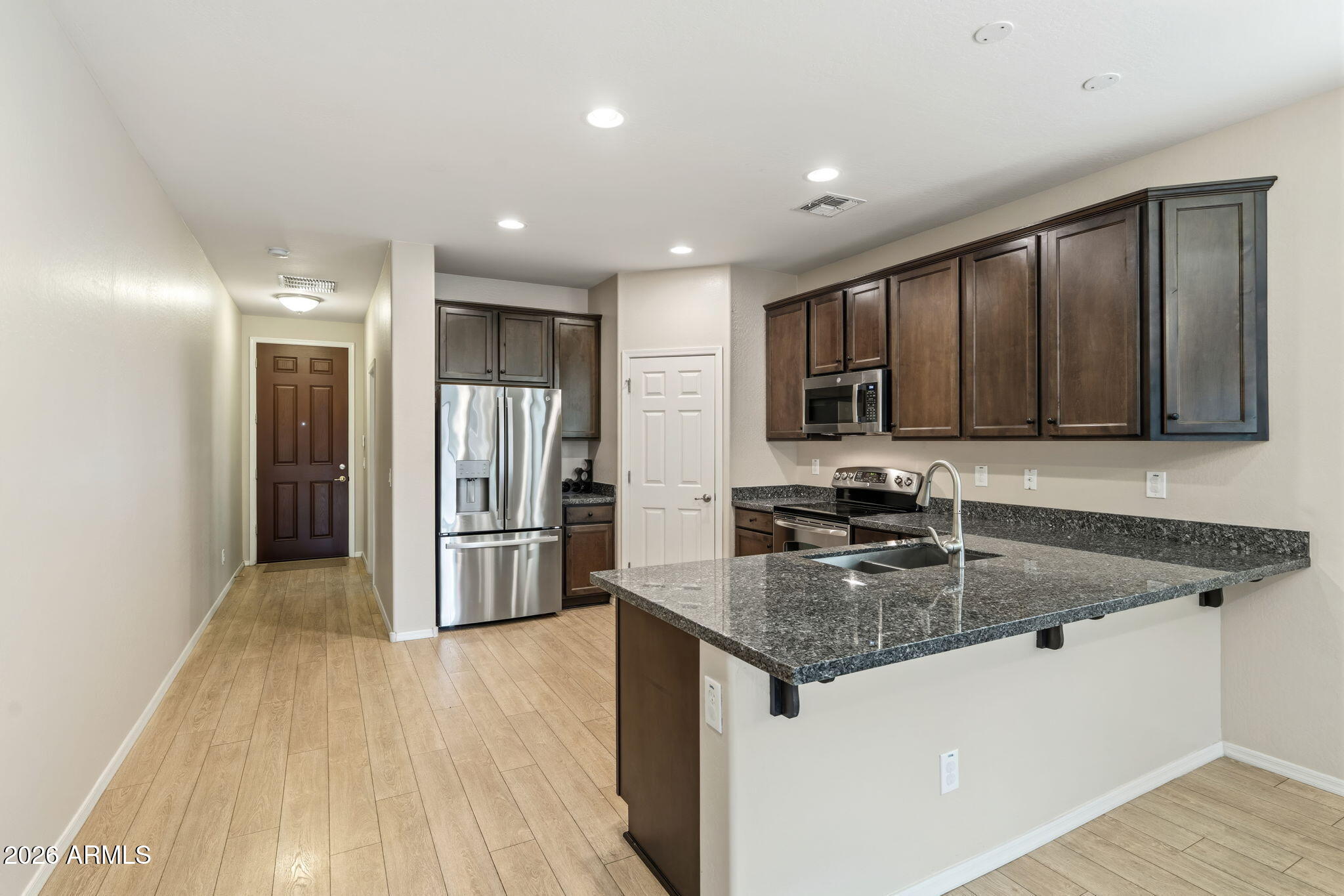 5533 W DESERT HOLLOW Drive