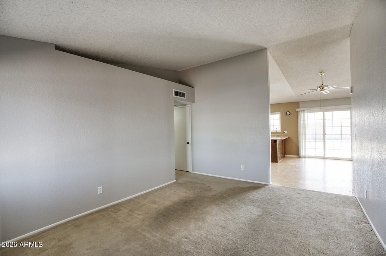 9403 W SUNNYSLOPE Lane