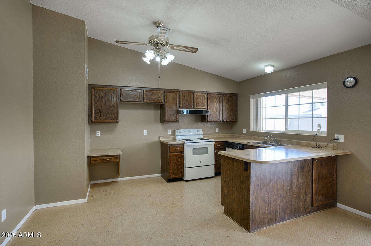 9403 W SUNNYSLOPE Lane