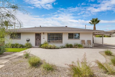 Single Family Residence in Phoenix AZ 3935 WHITTON Avenue.jpg