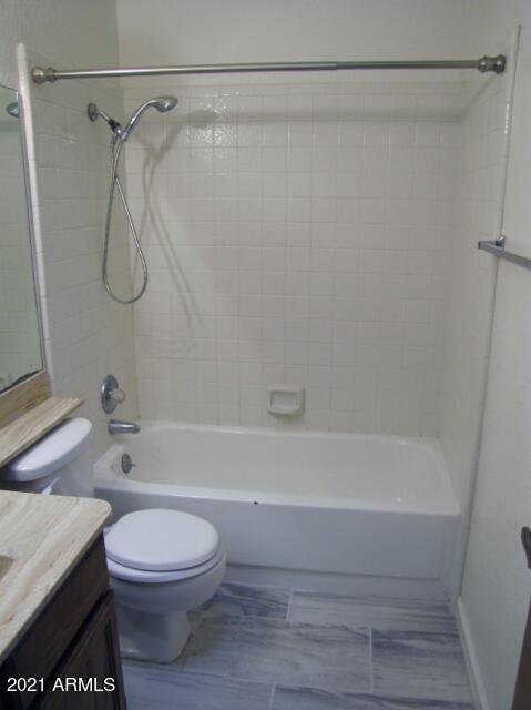 QUAIL HOLLOW - Residential Lease