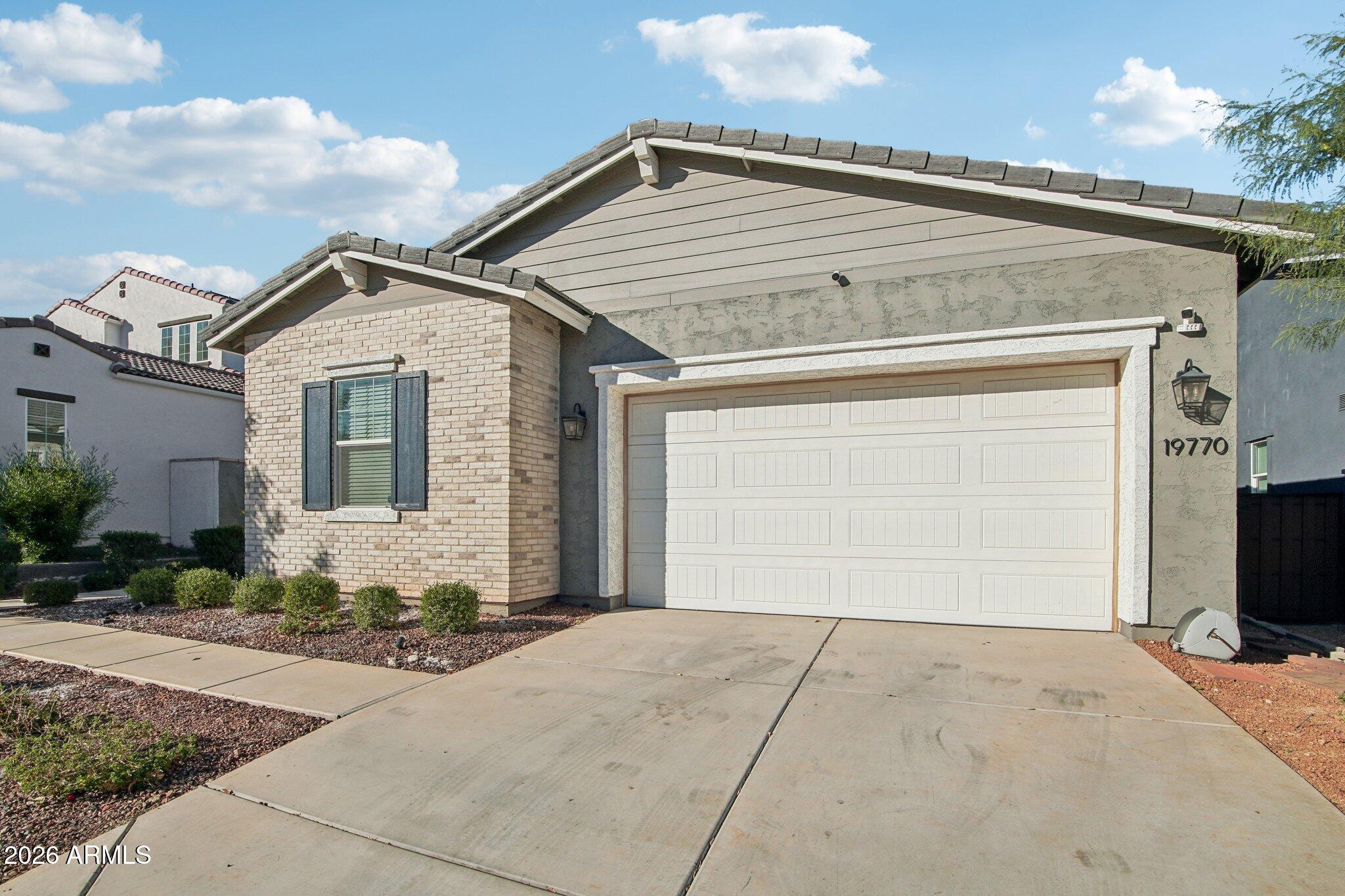 19770 W MONTECITO Avenue