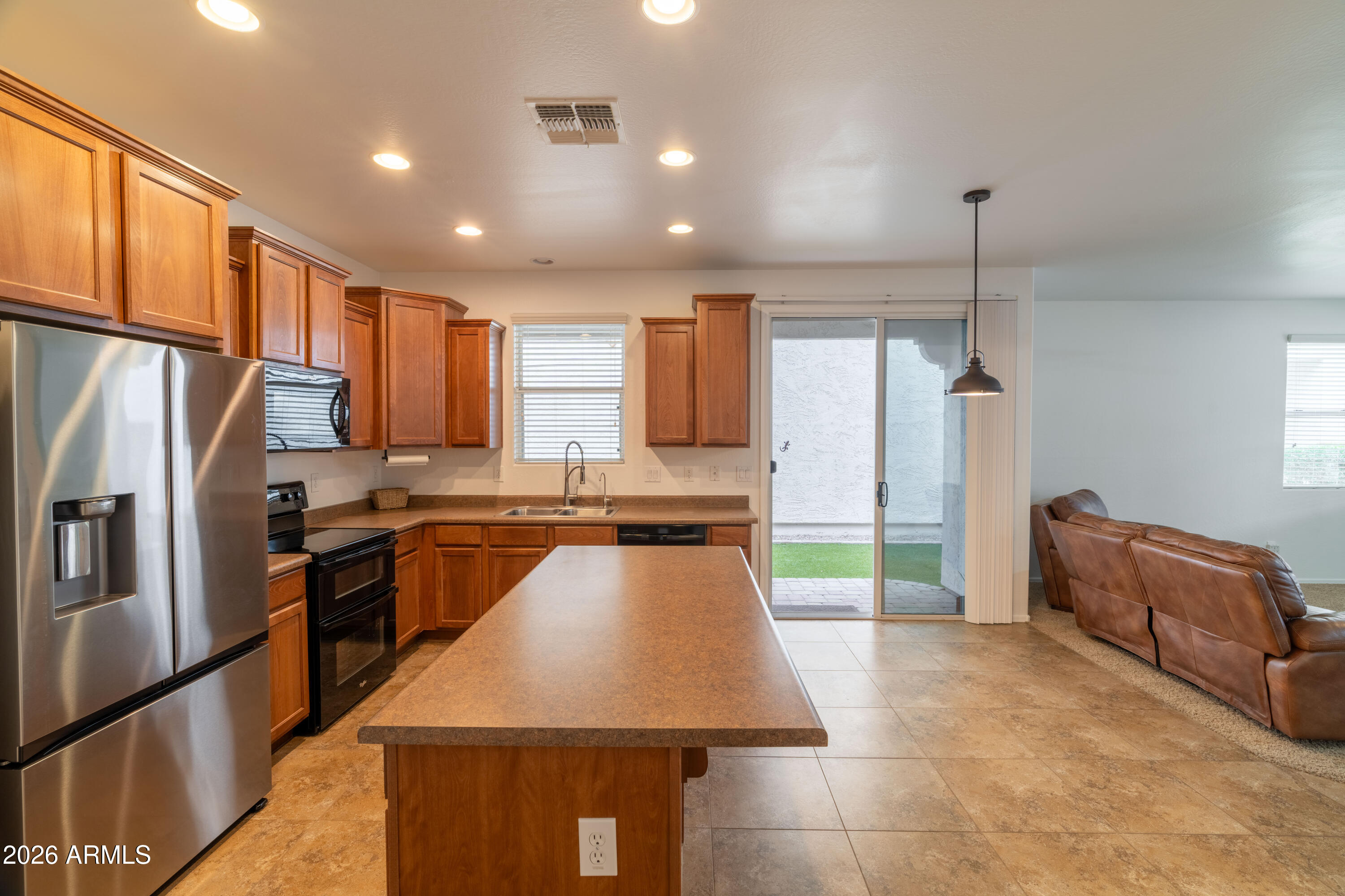 4268 E OAKLAND Street