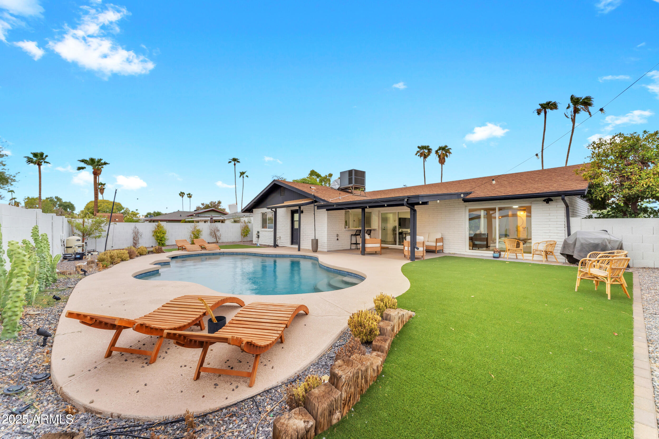 2501 E Fairmont Drive