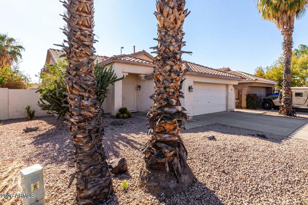Photo of 851 W Saragosa Street W, Chandler, AZ 85225 (MLS # 6986883)
