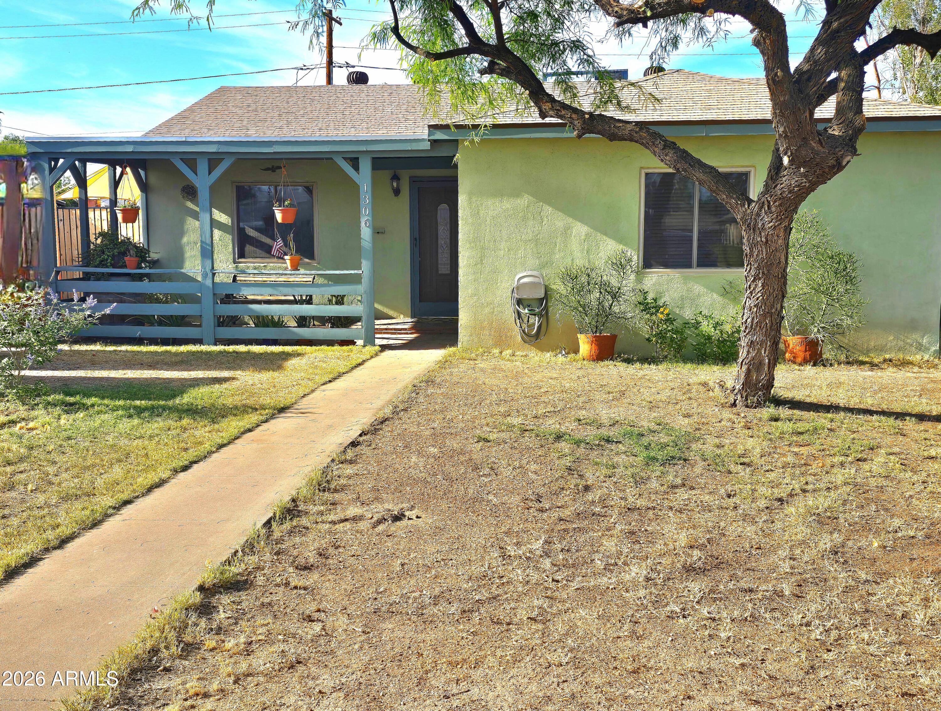 1306 W CLARENDON Avenue