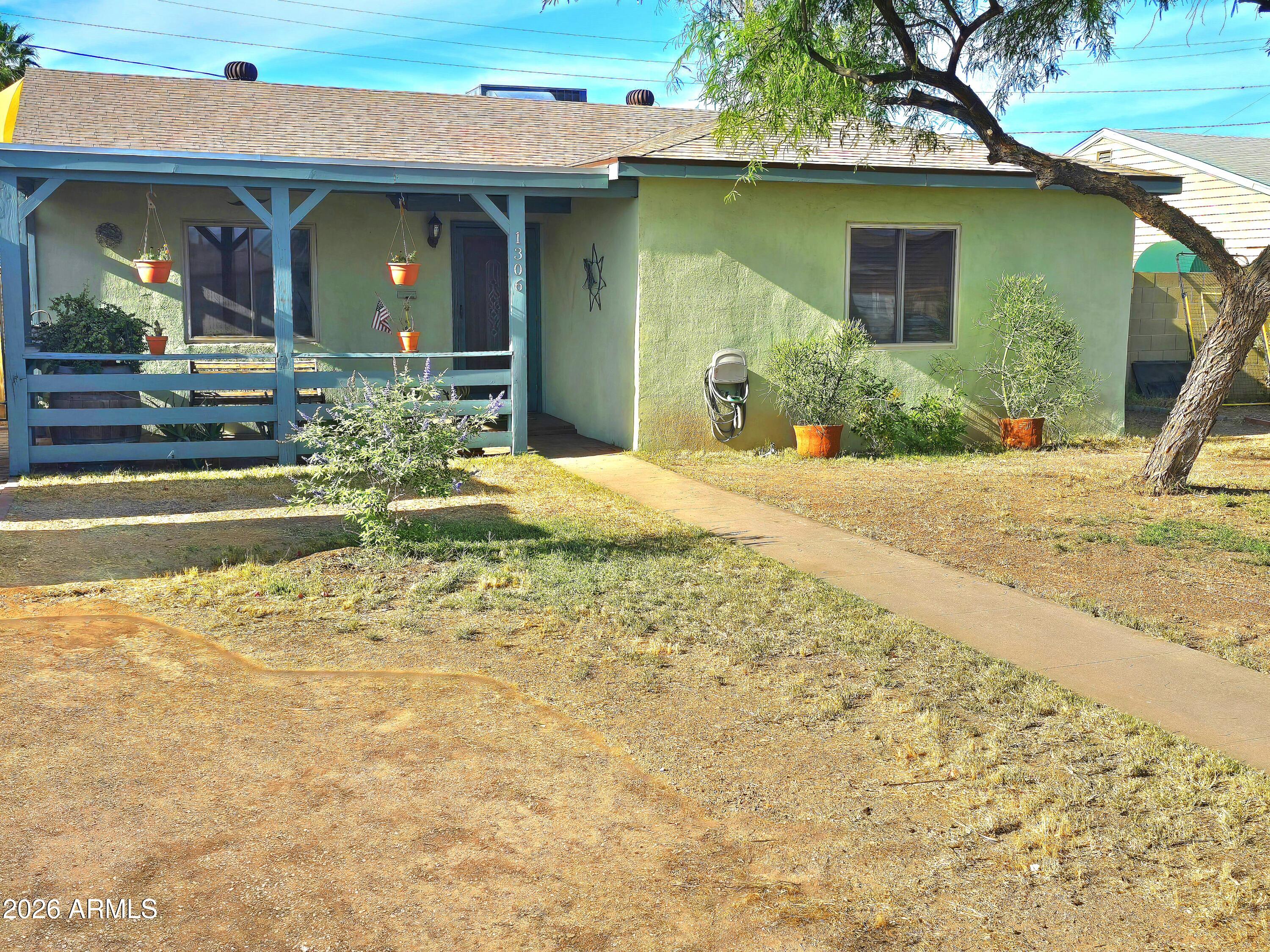 1306 W CLARENDON Avenue