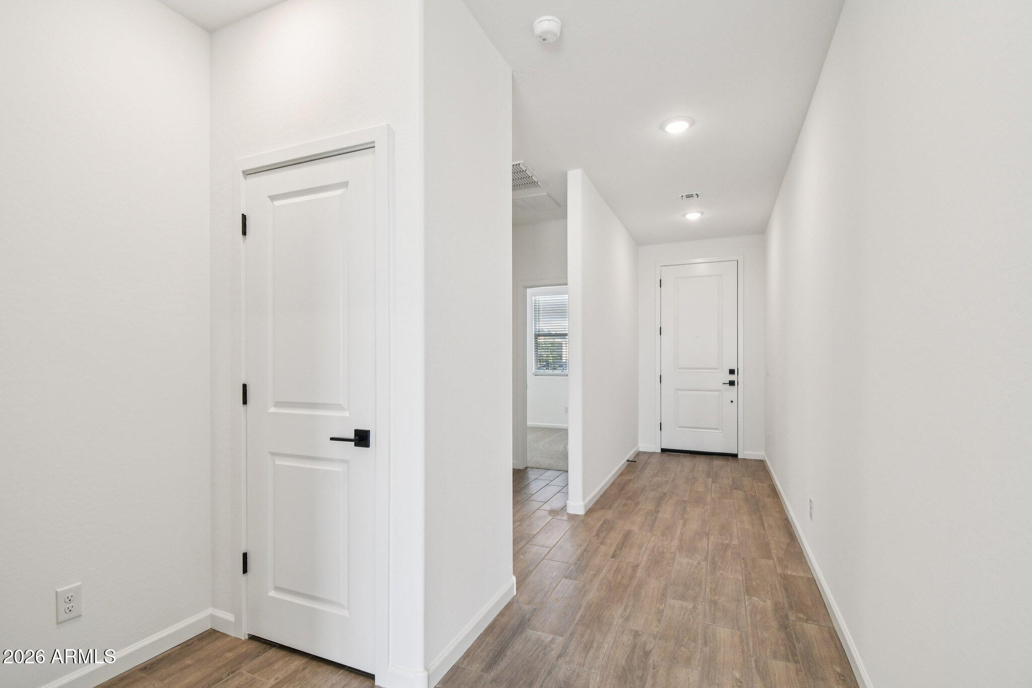 9541 W TAMARISK Avenue