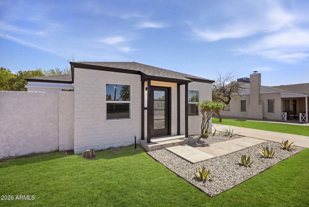 Photo of 2239 N Edgemere Street, Phoenix, AZ 85006 (MLS # 6998628)