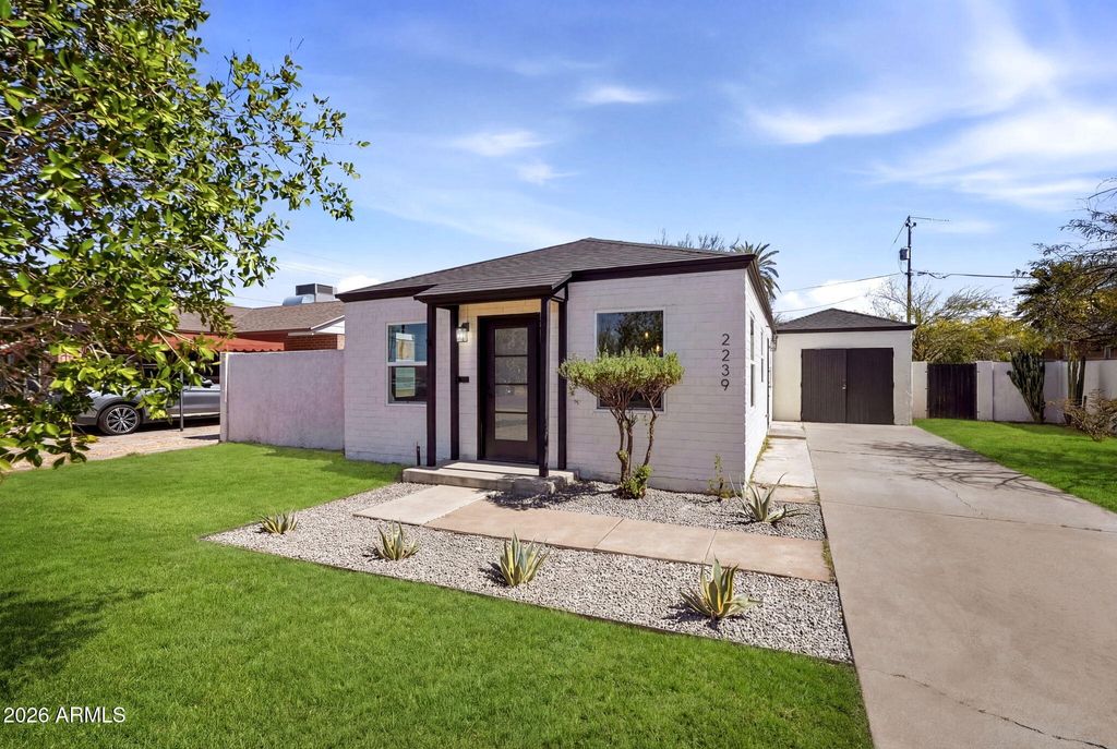 Photo of 2239 N Edgemere Street, Phoenix, AZ 85006 (MLS # 6998628)