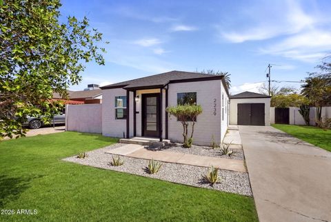 2239 N EDGEMERE Street Phoenix AZ 85006