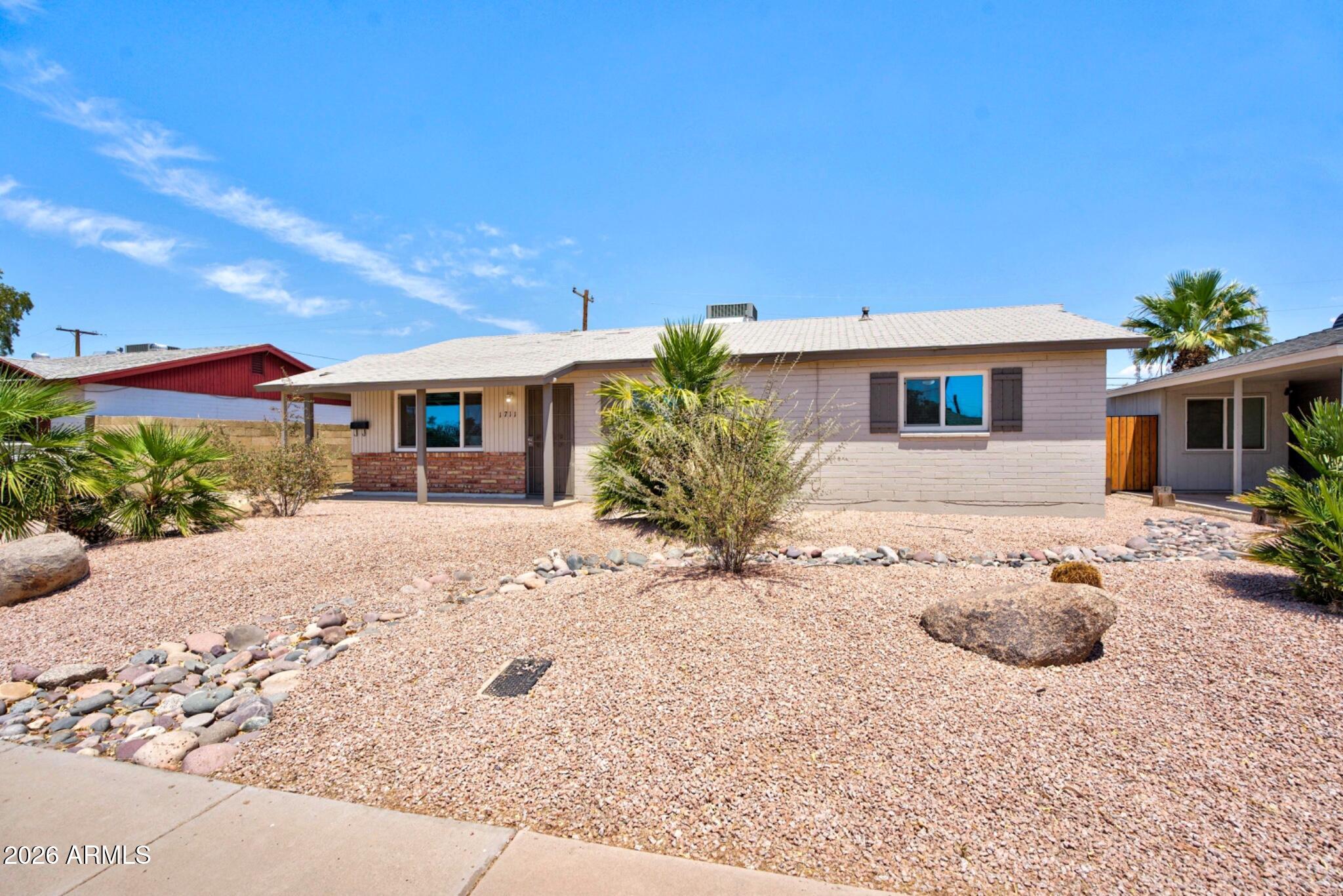 1711 S ROBERTS Road