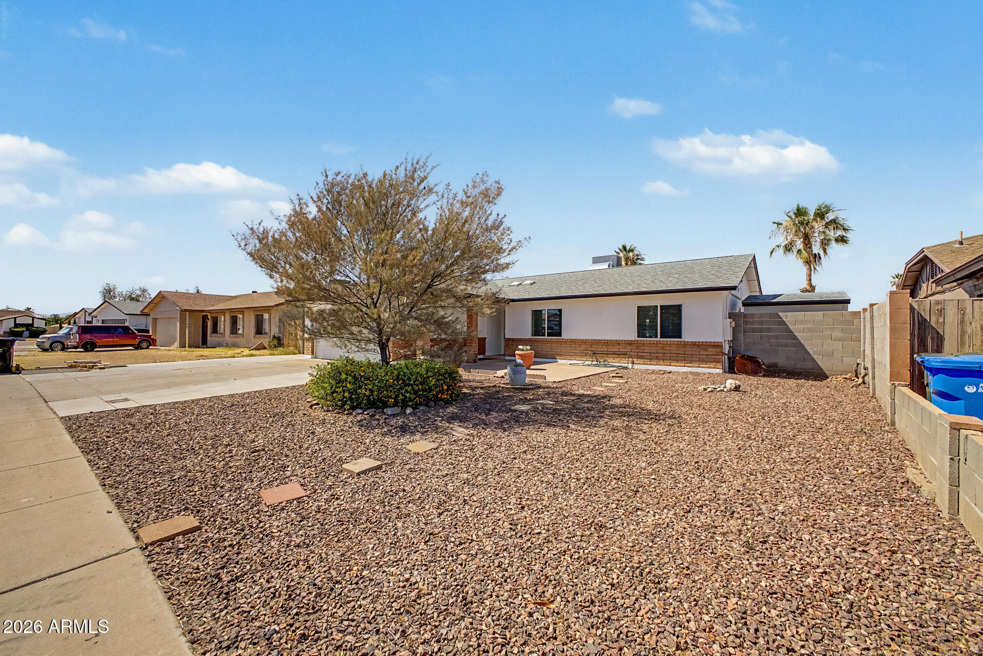 11106 W GLENROSA Avenue