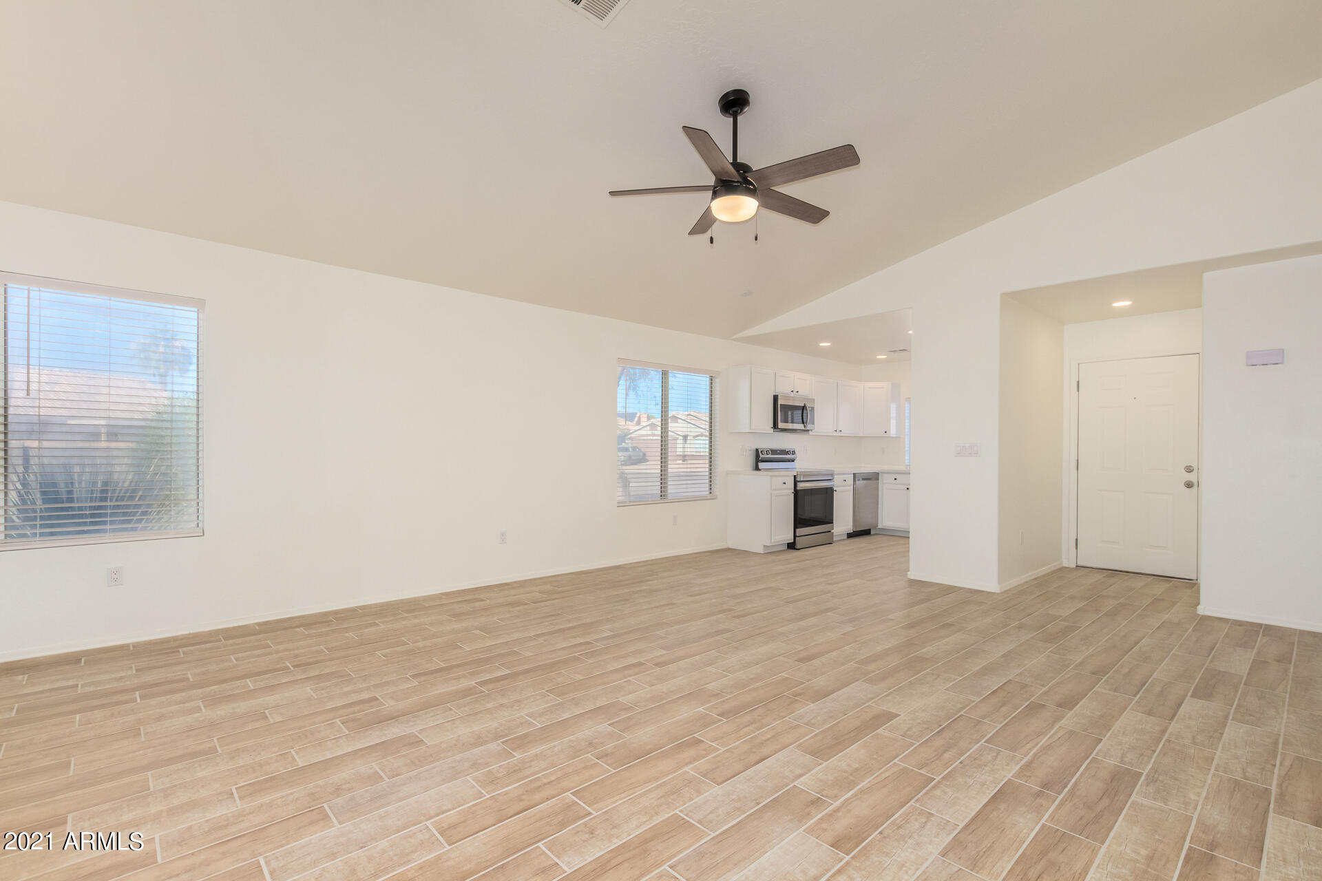 929 E SARAGOSA Street